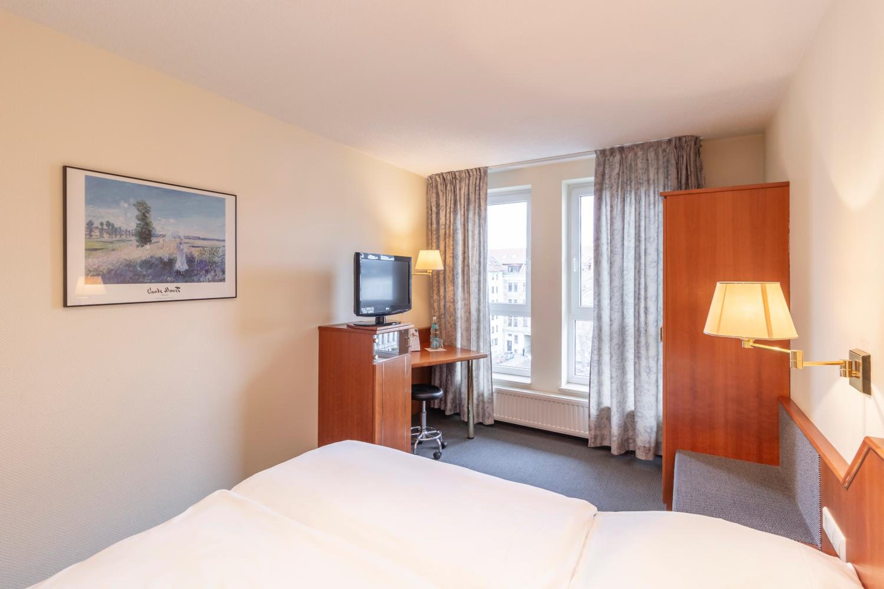 Double Room with Small Double Bed - Photo 1