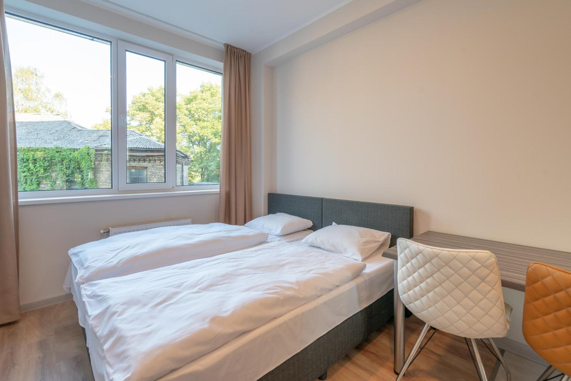 Standard Twin Room - Photo 9
