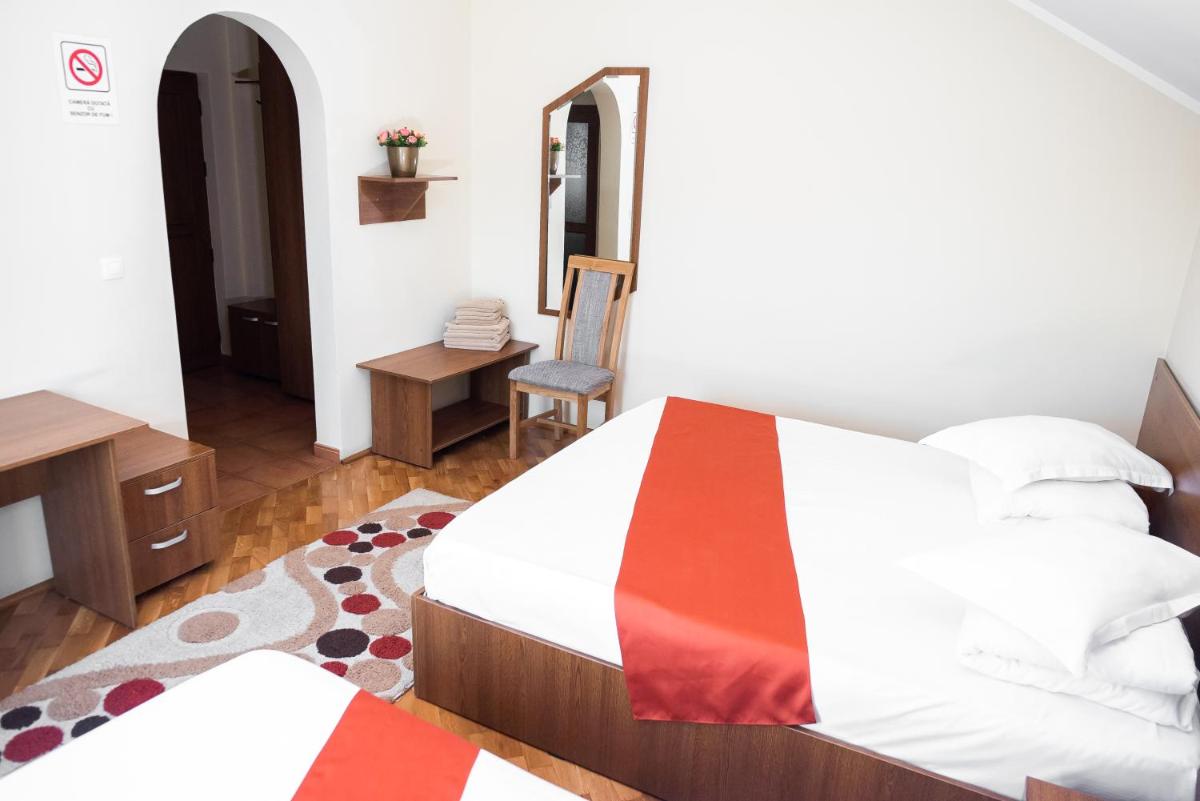 Triple Room - Photo 6