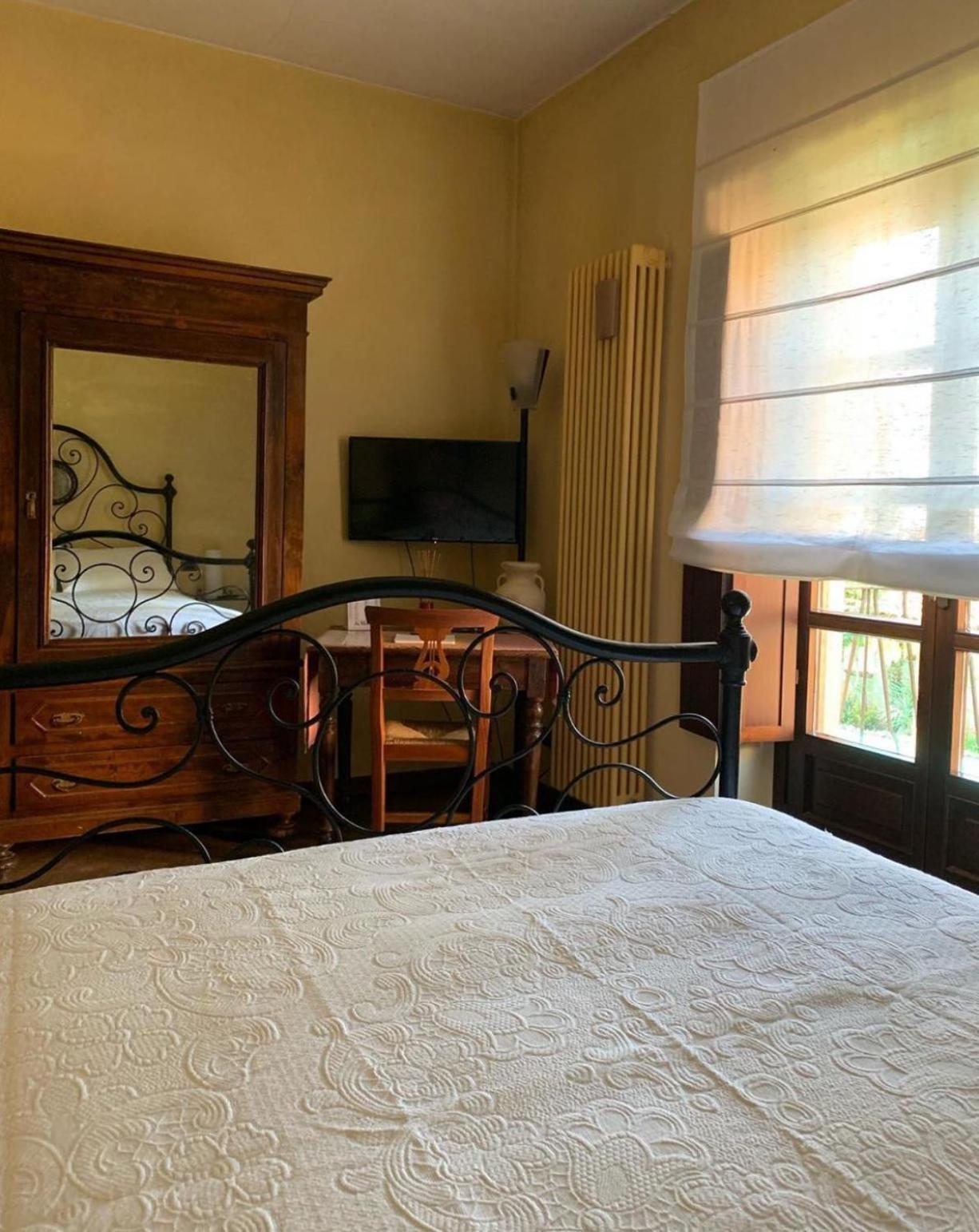 Double Room with Pool View - Photo 1