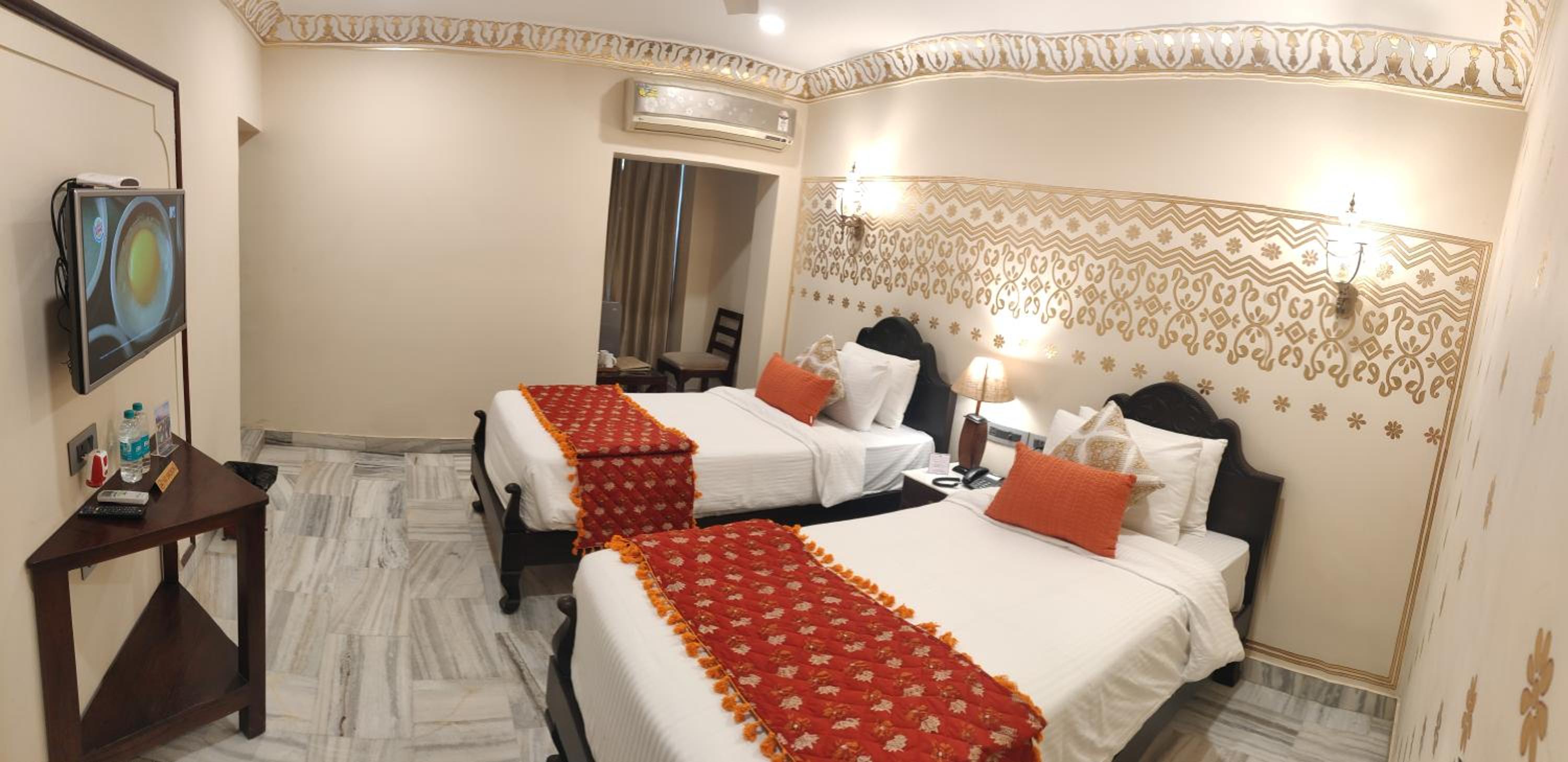 Deluxe Double or Twin Room (Ground Floor): Enjoy Happy Hours with 2+1 offer, 20% off on Food & Beverage services ,Free Pick up on Arrival only from Train or Bus station (8am-8pm) photo 2