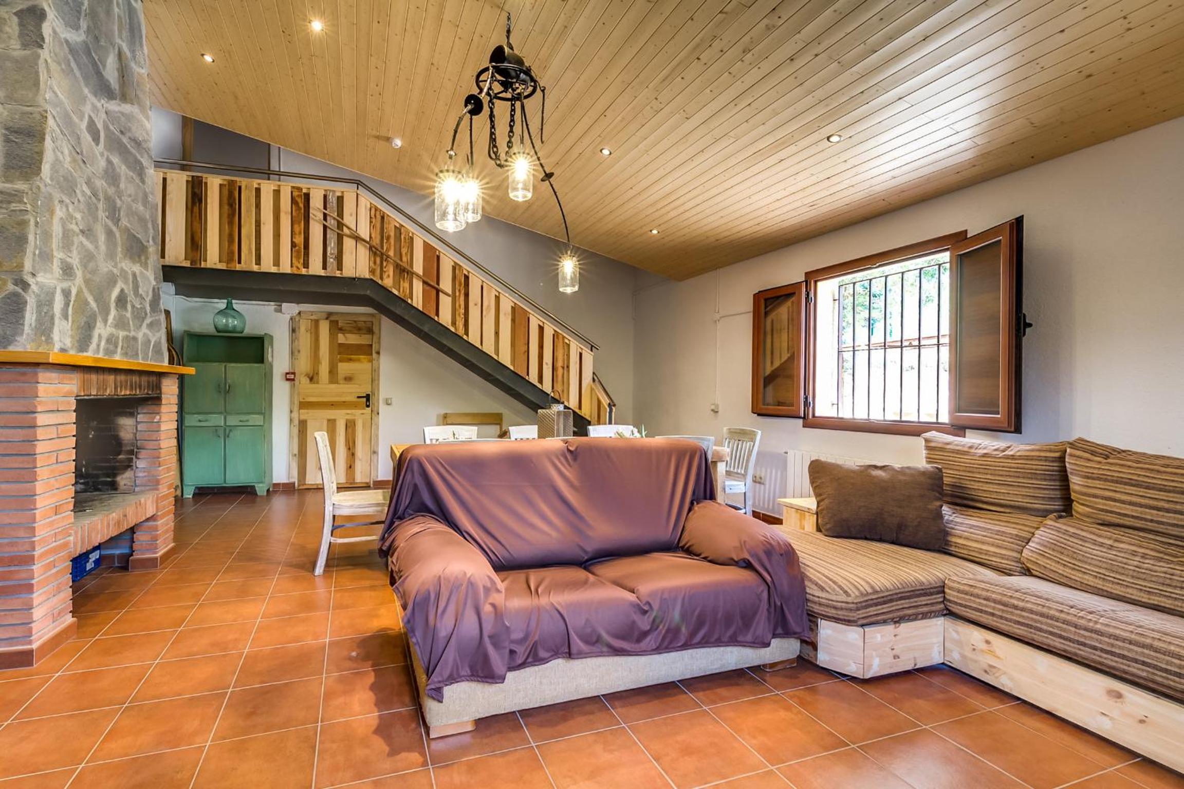 Five-Bedroom House photo 3
