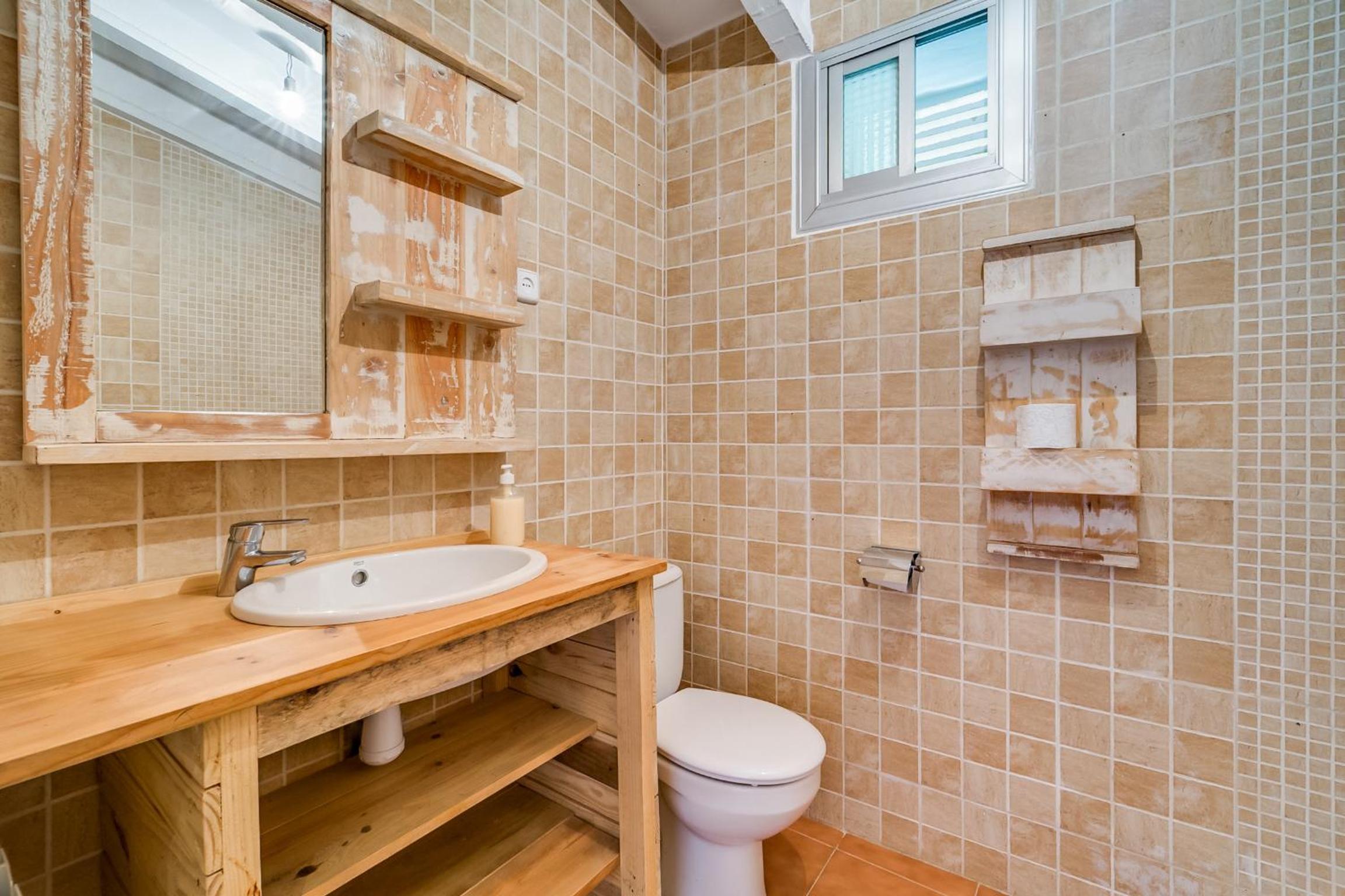 Five-Bedroom House photo 2