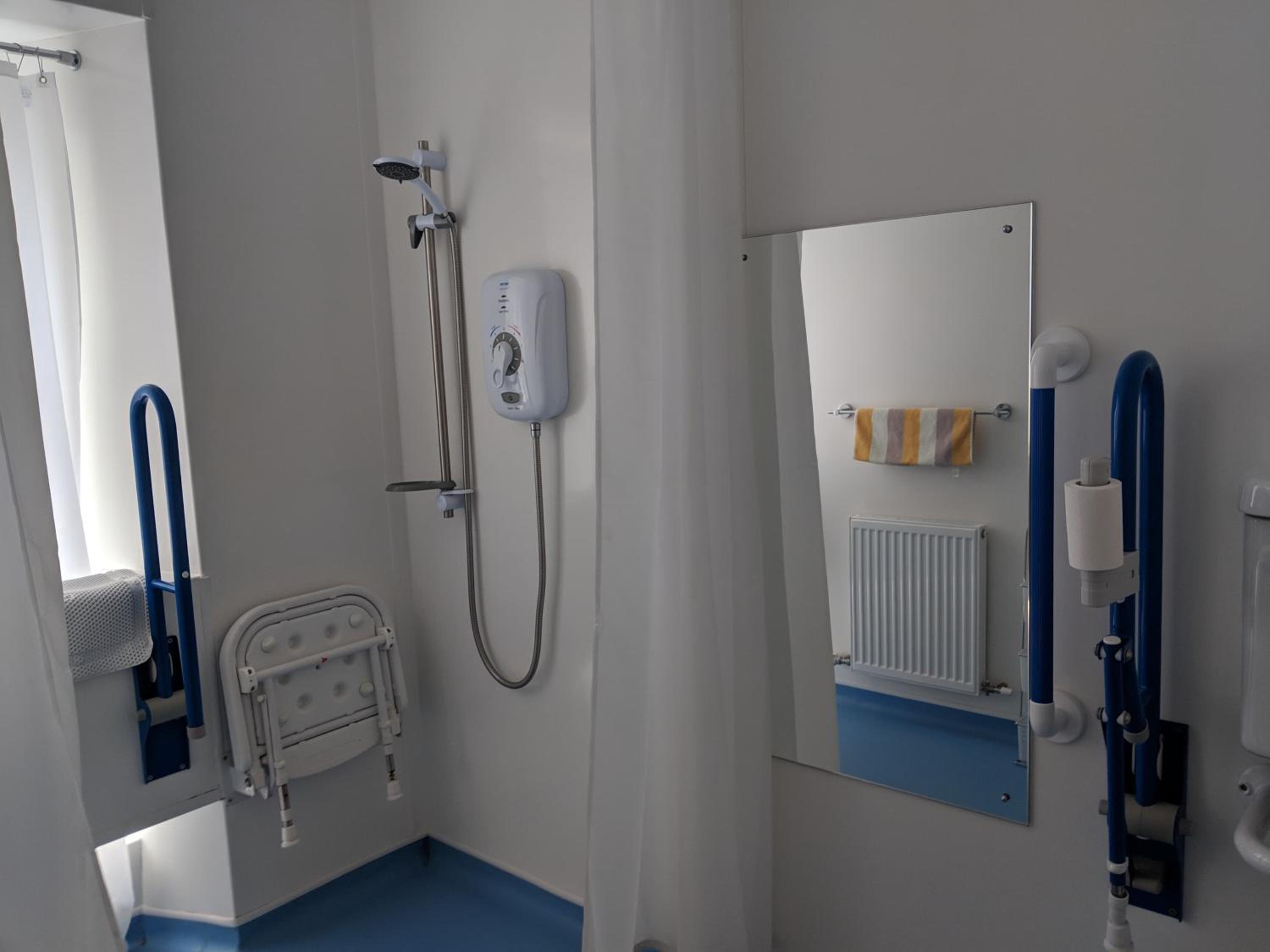Twin Room - Disability Access photo 3
