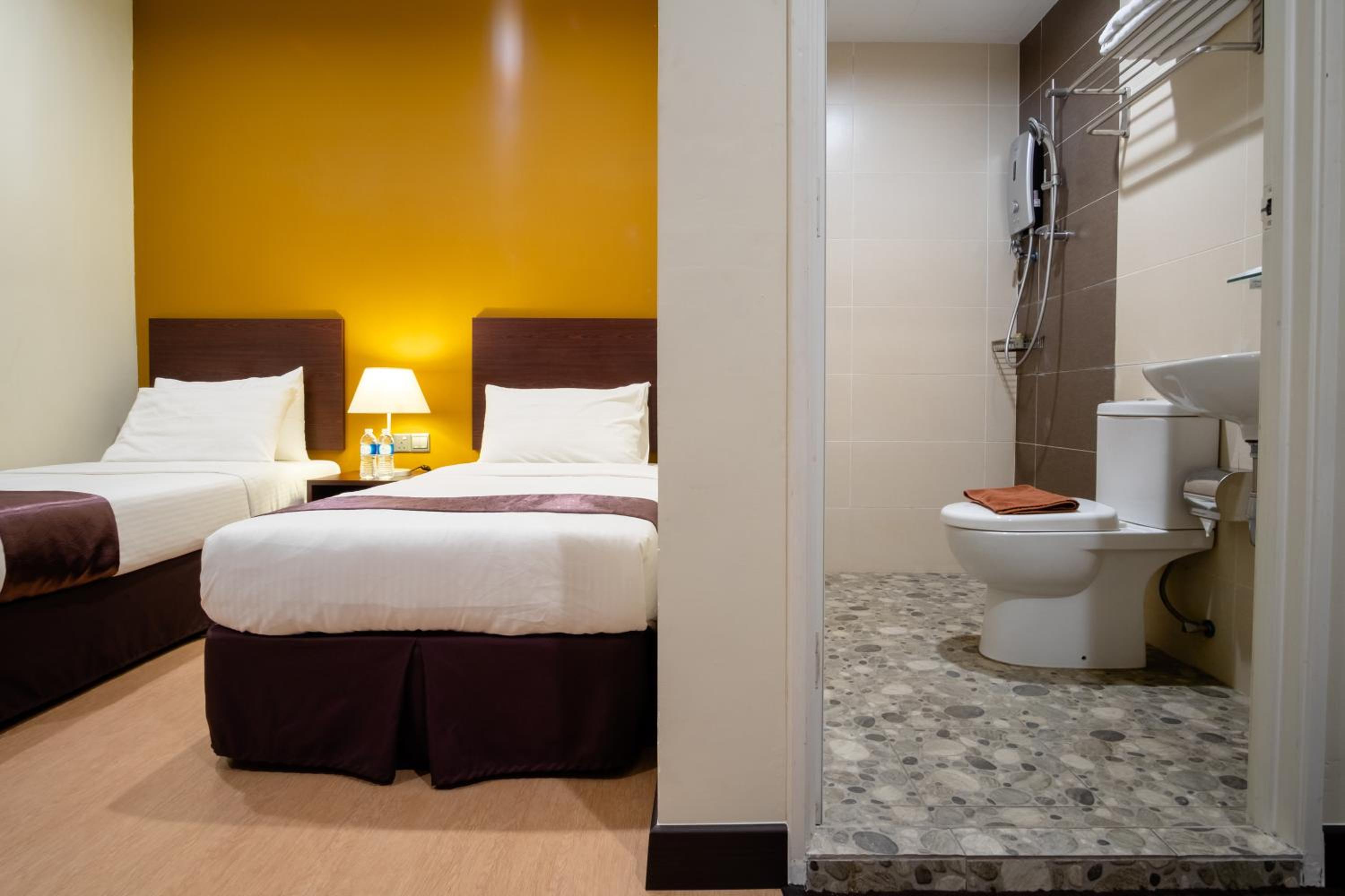 Standard Twin Room photo 2