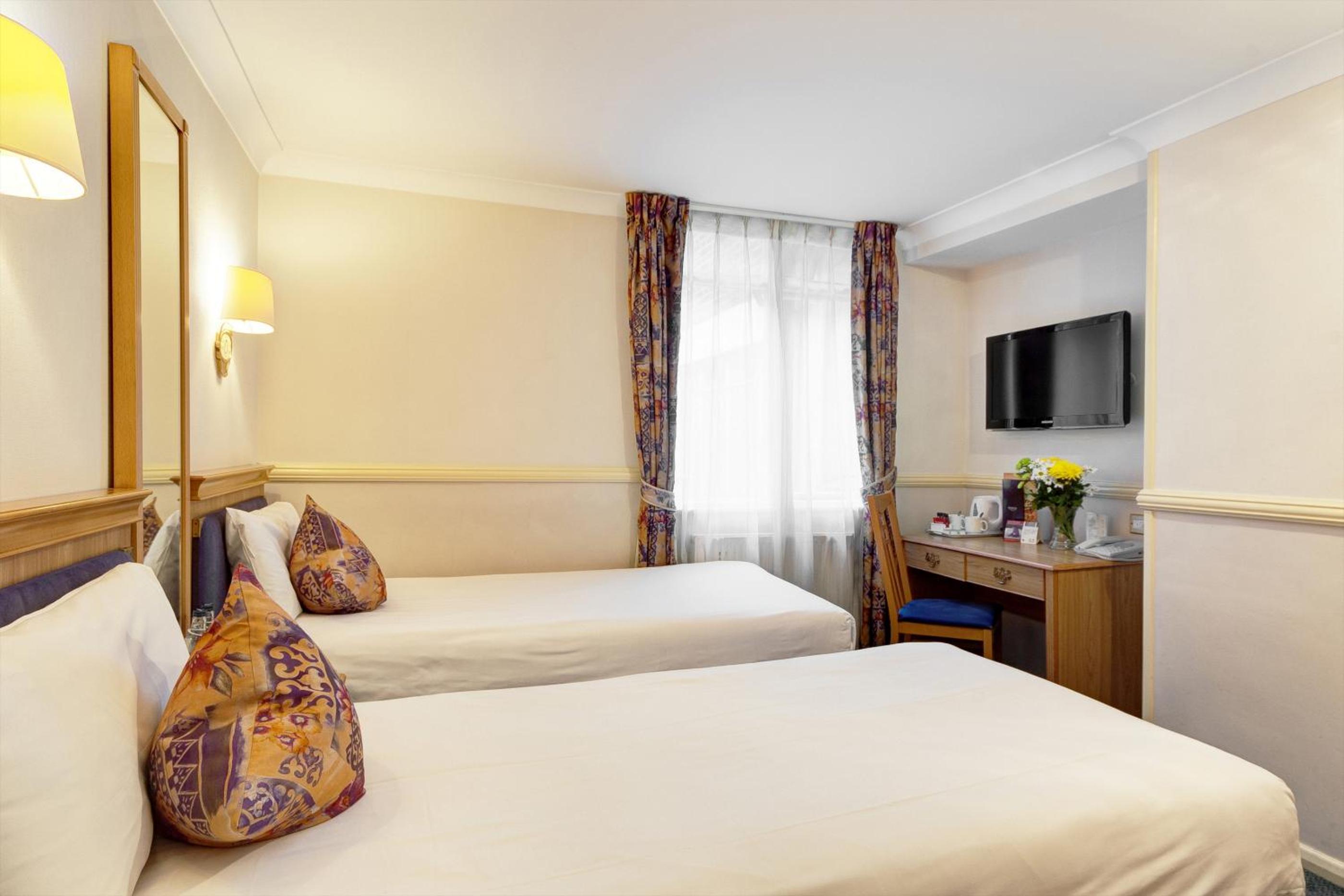 Classic Triple Room photo 1