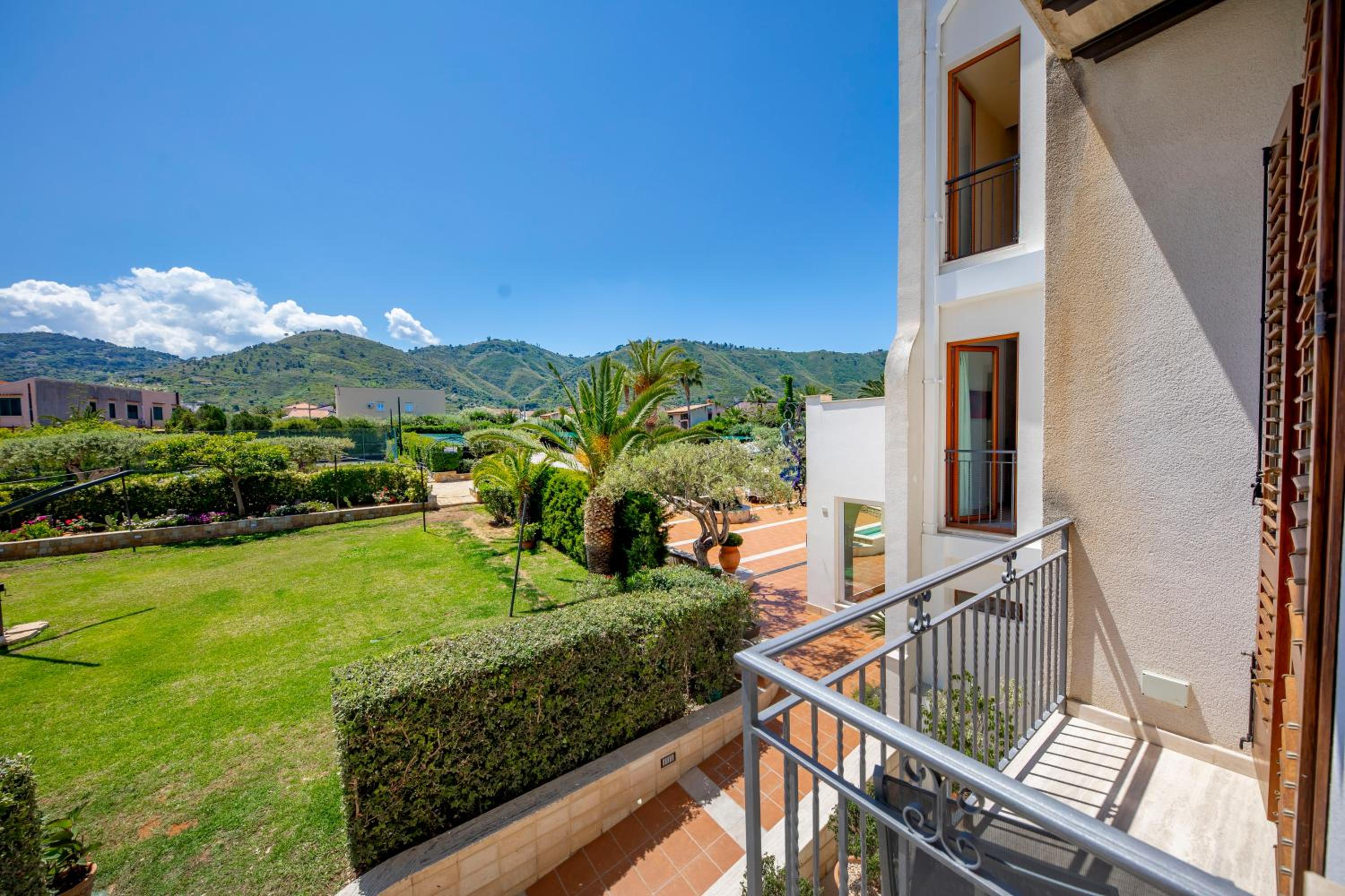 Superior Double or Twin Room with Garden View - Photo 4