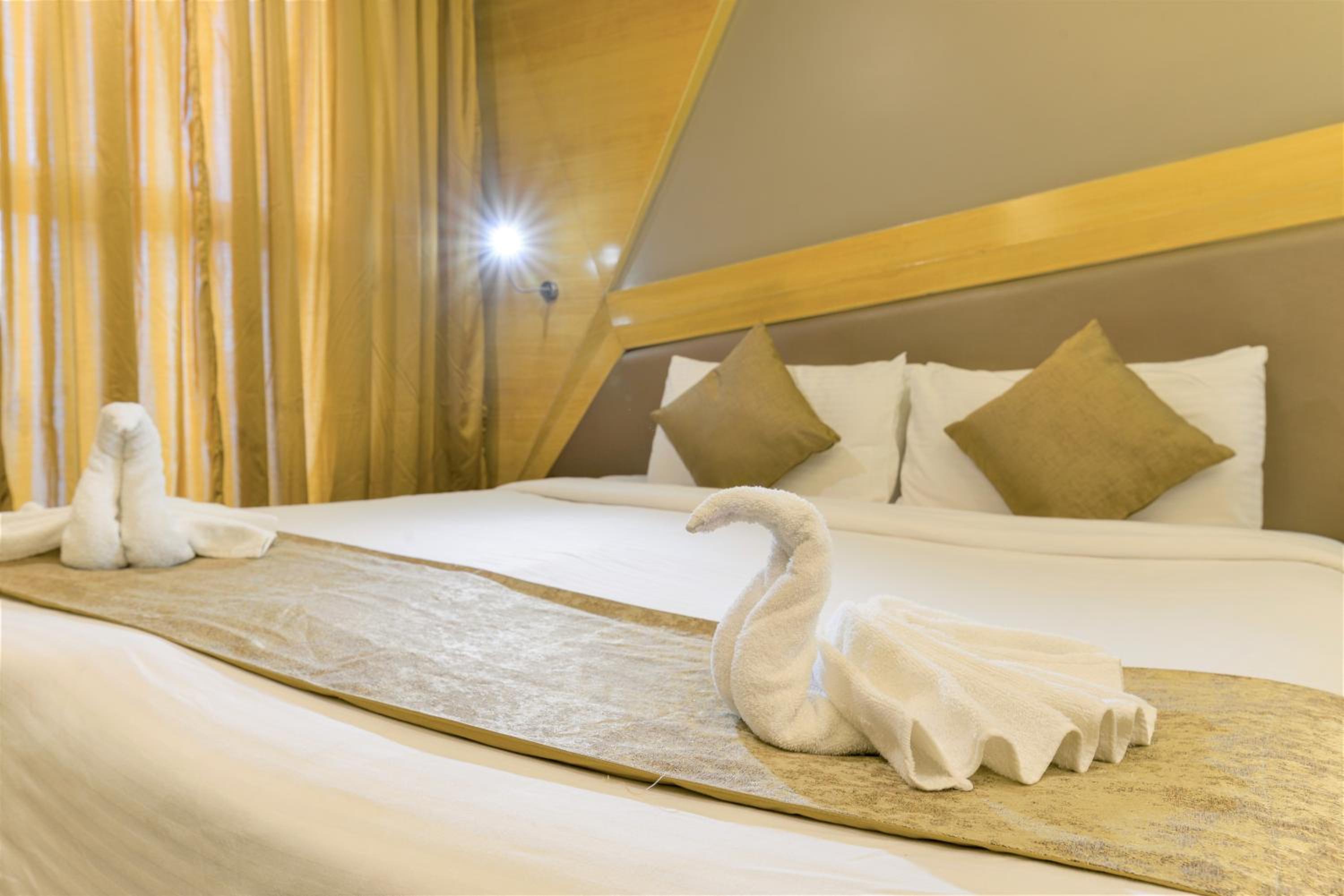 Deluxe Double or Twin Room with Airport Transfers - Photo 19