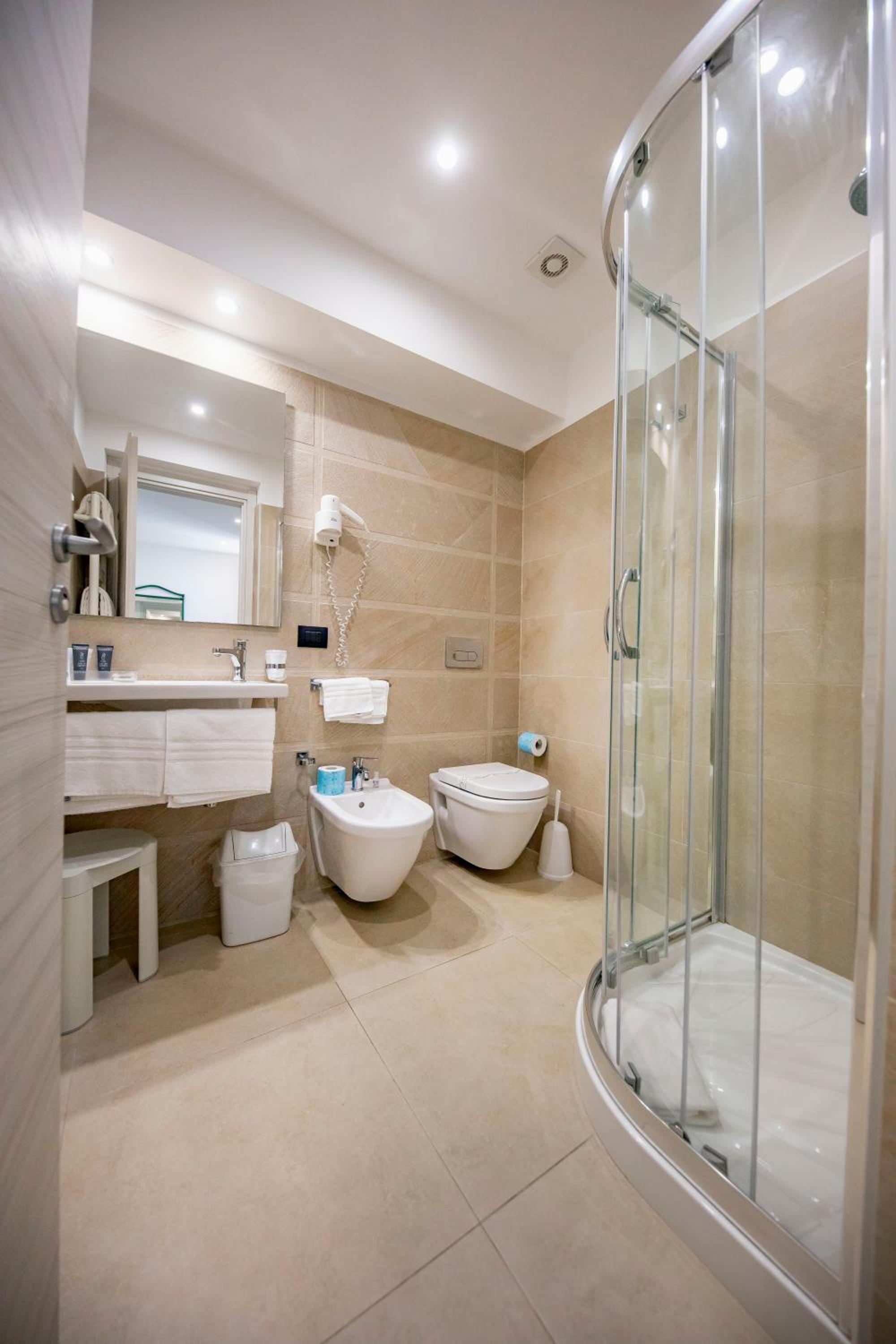 Superior Double or Twin Room with Garden View - Photo 3