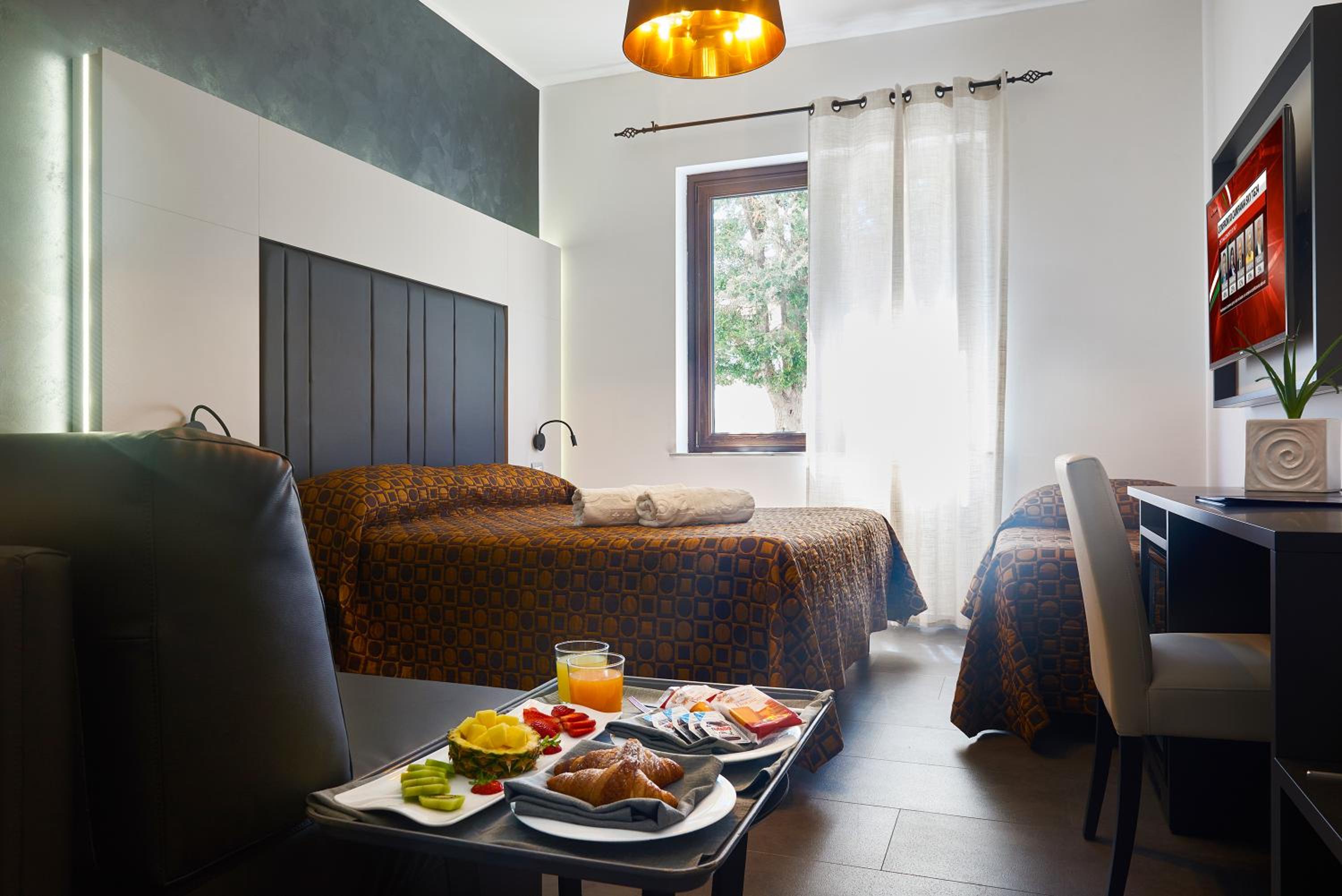 Standard Double Room with Garden View - Photo 5