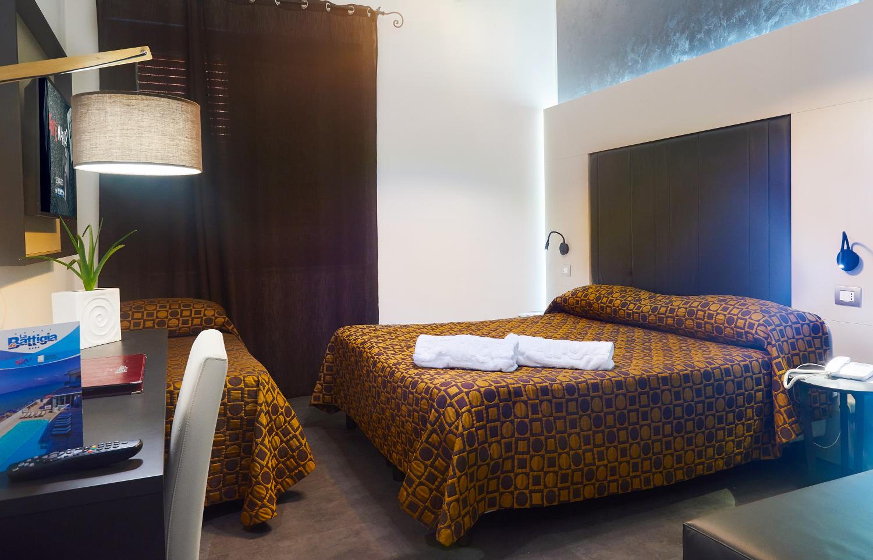 Standard Double Room with Garden View - Photo 3