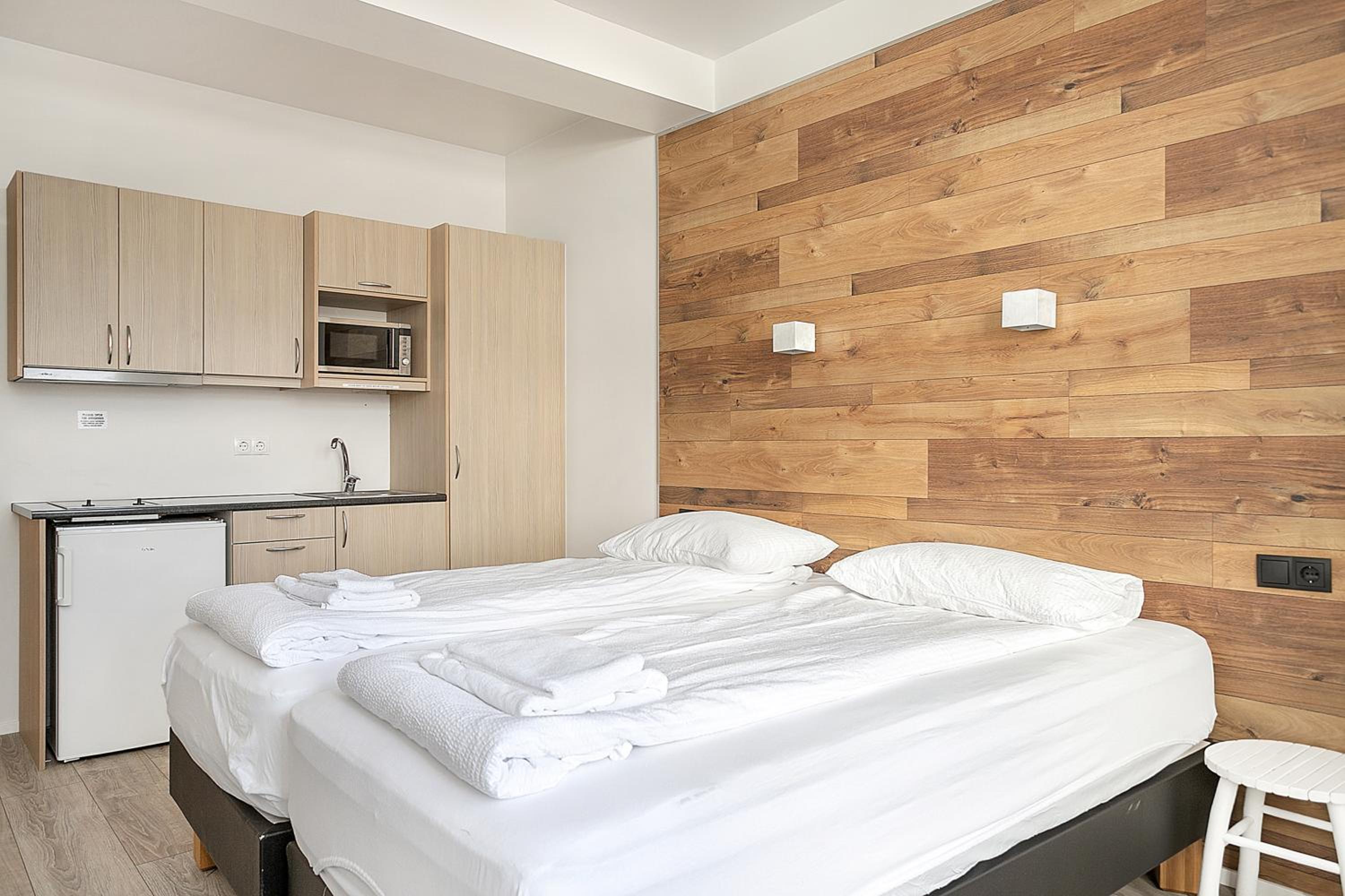 Studio Apartment - Photo 2