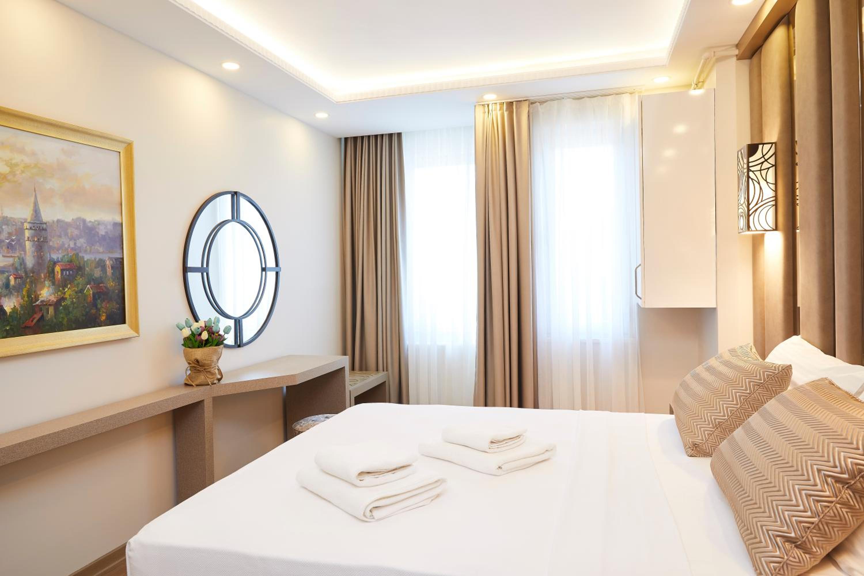 Two-Bedroom Apartment with City View photo 3