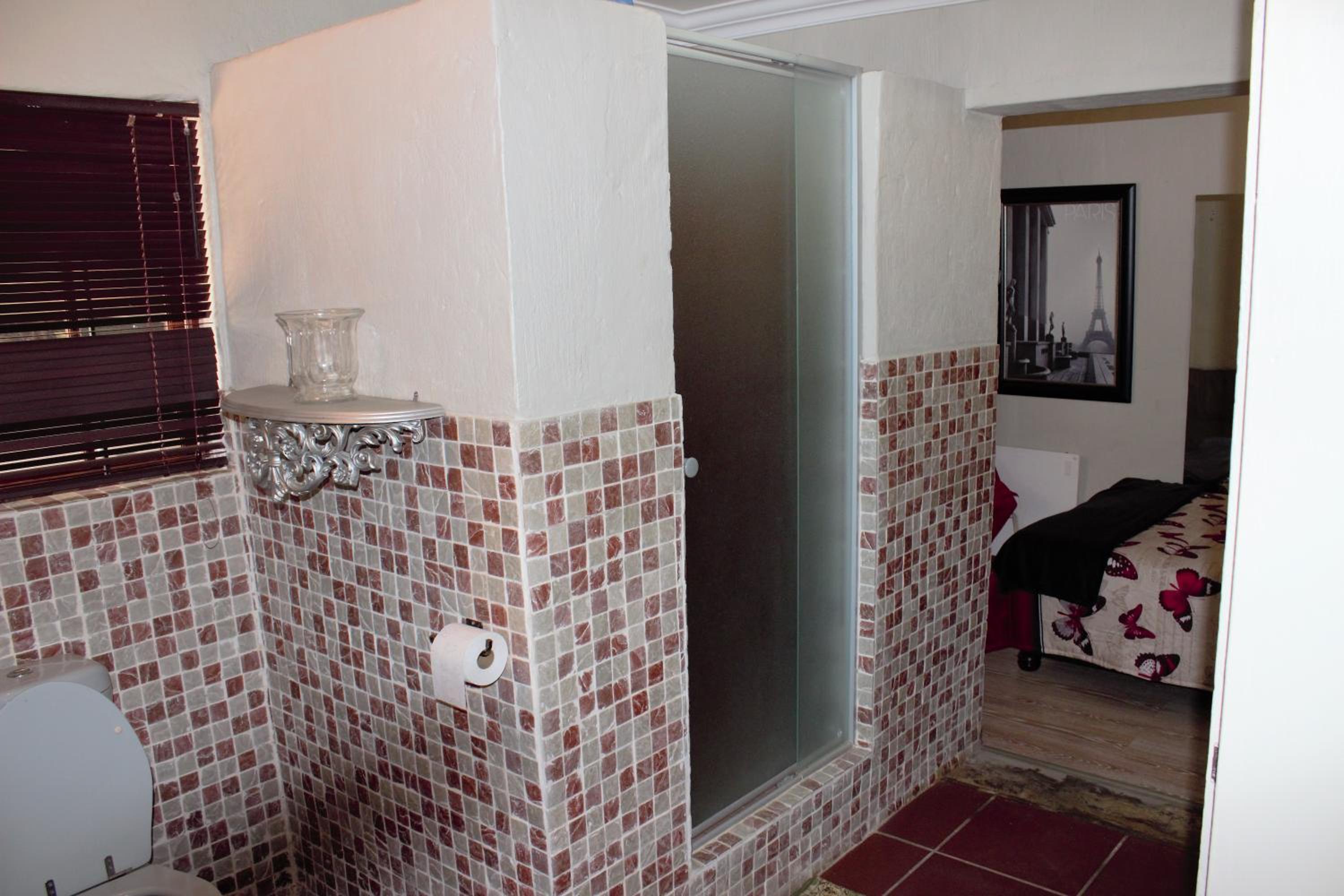 Double Room with Private Bathroom - Photo 4