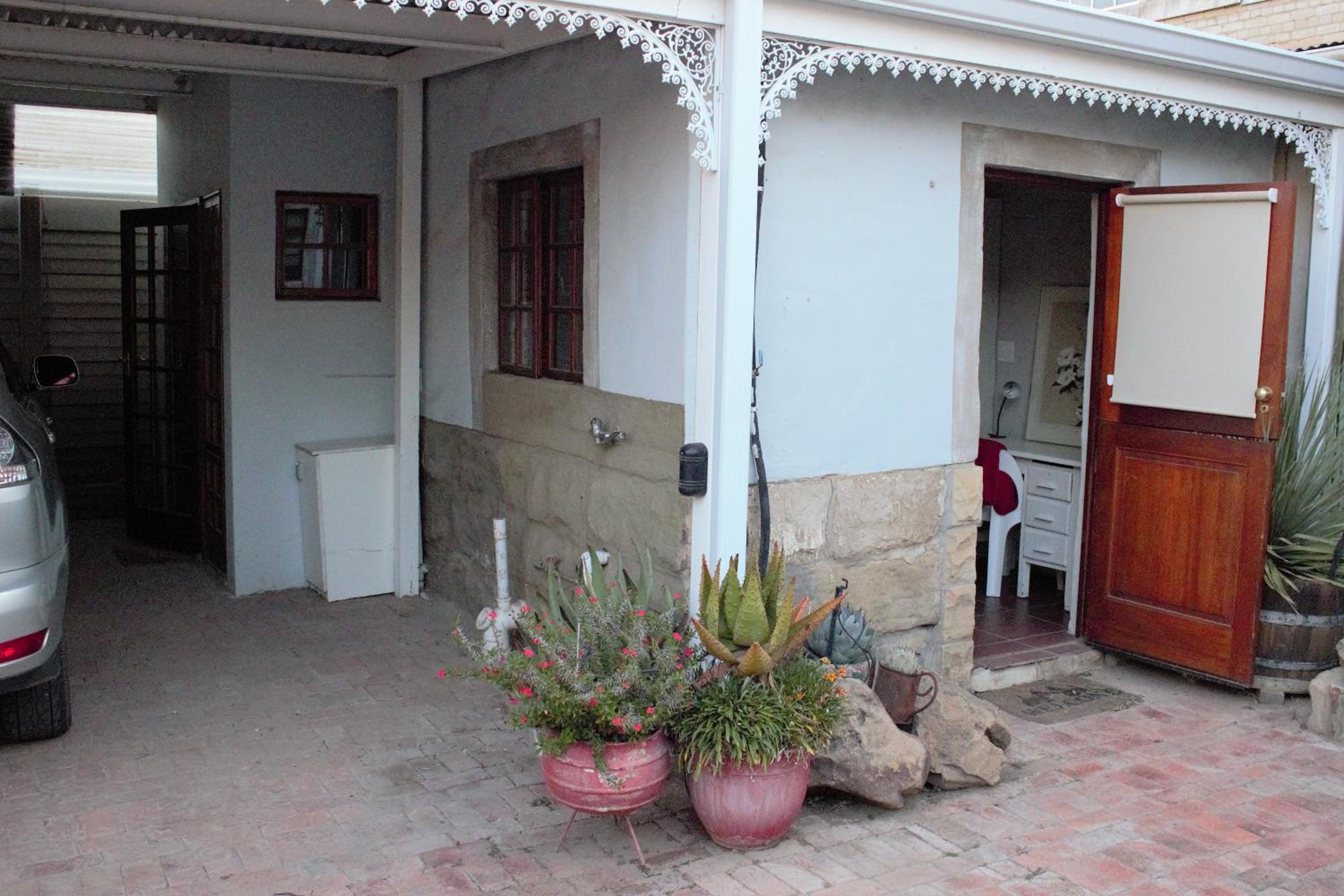Double Room with Private Bathroom - Photo 2