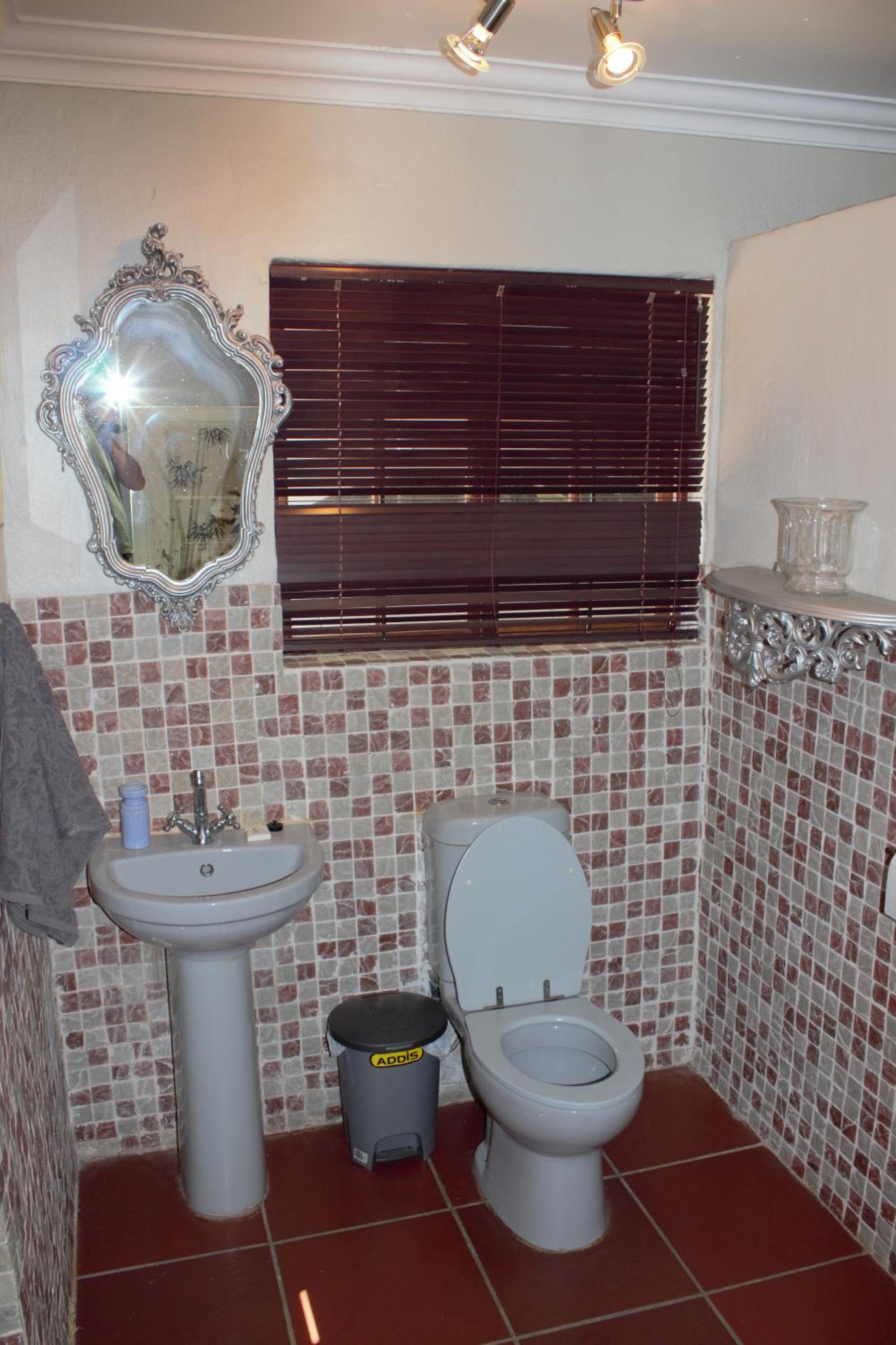 Double Room with Private Bathroom - Photo 5