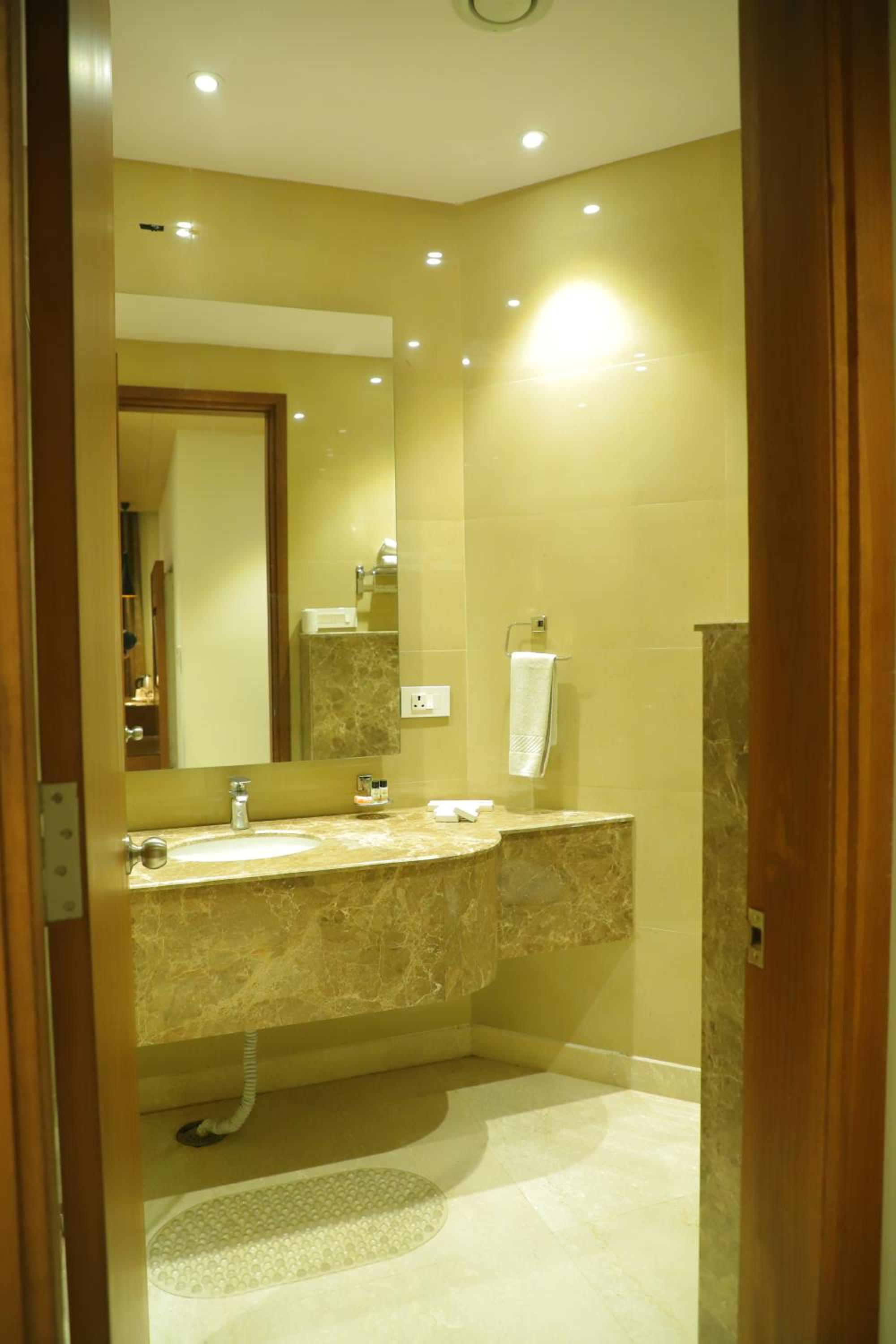 Deluxe Room With 20% Discount on Food - Photo 8