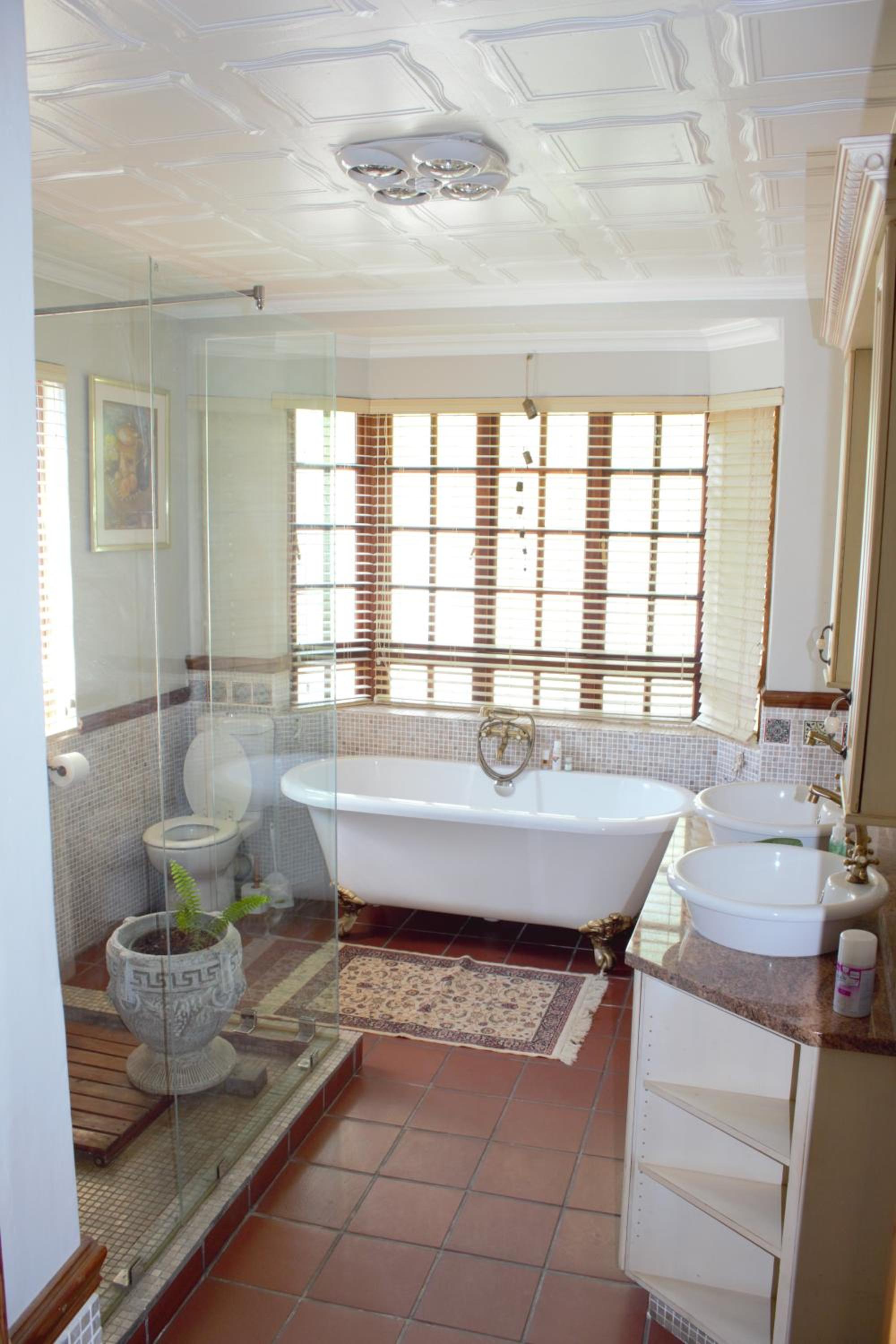 Deluxe King Room - Photo 4