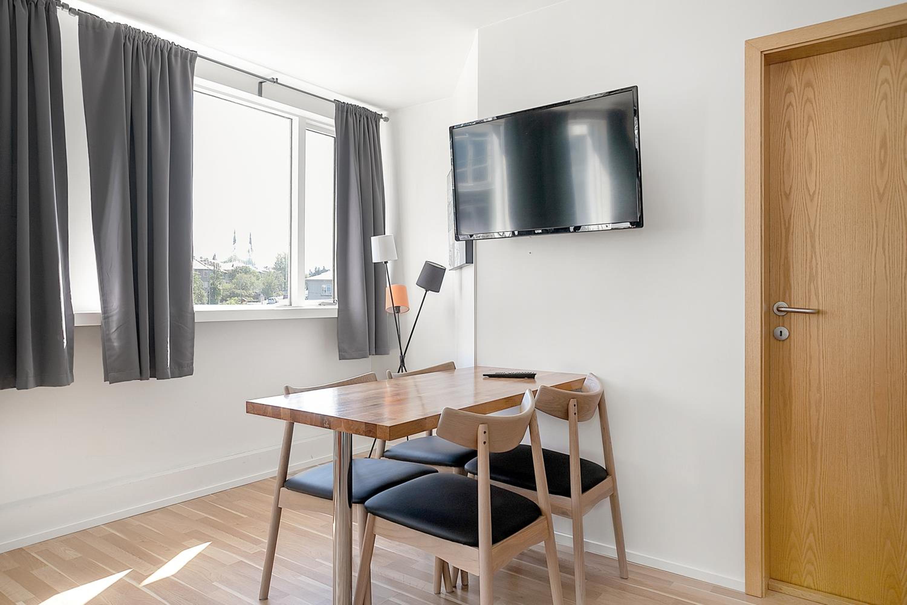 One-Bedroom Apartment - Photo 7