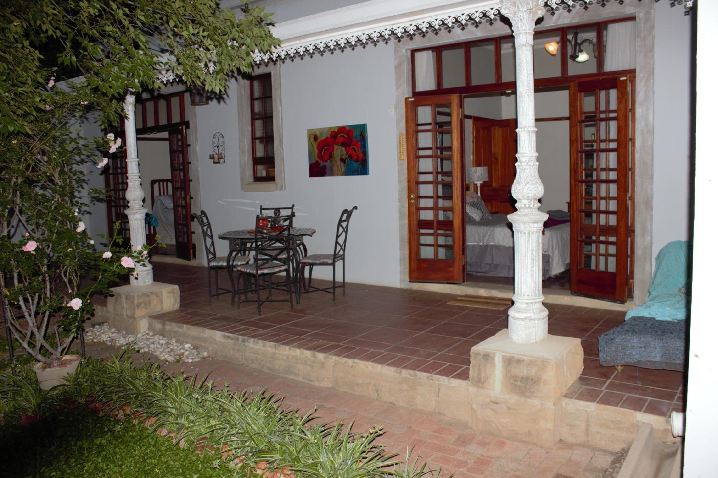 Deluxe King Room - Photo 2