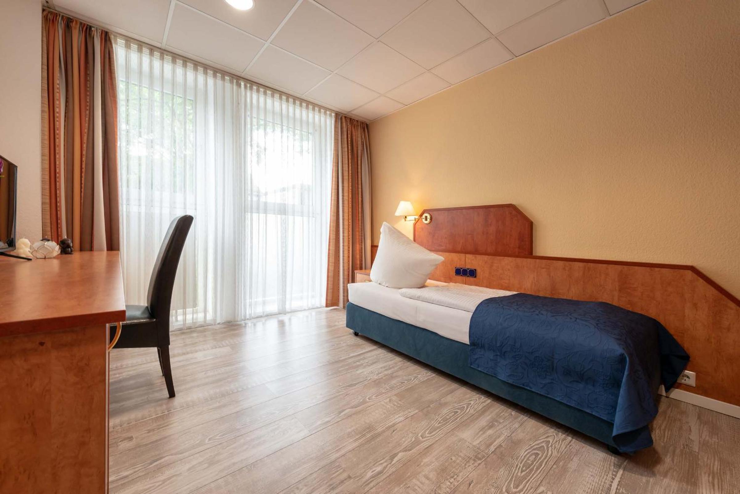 Single Room photo 2