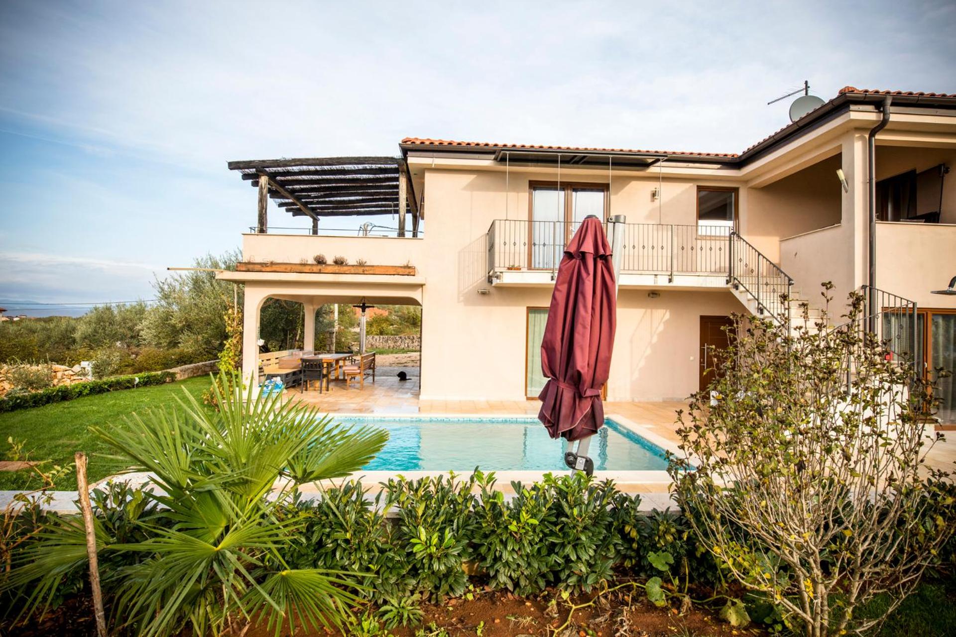 Apartment with Pool View  photo 2
