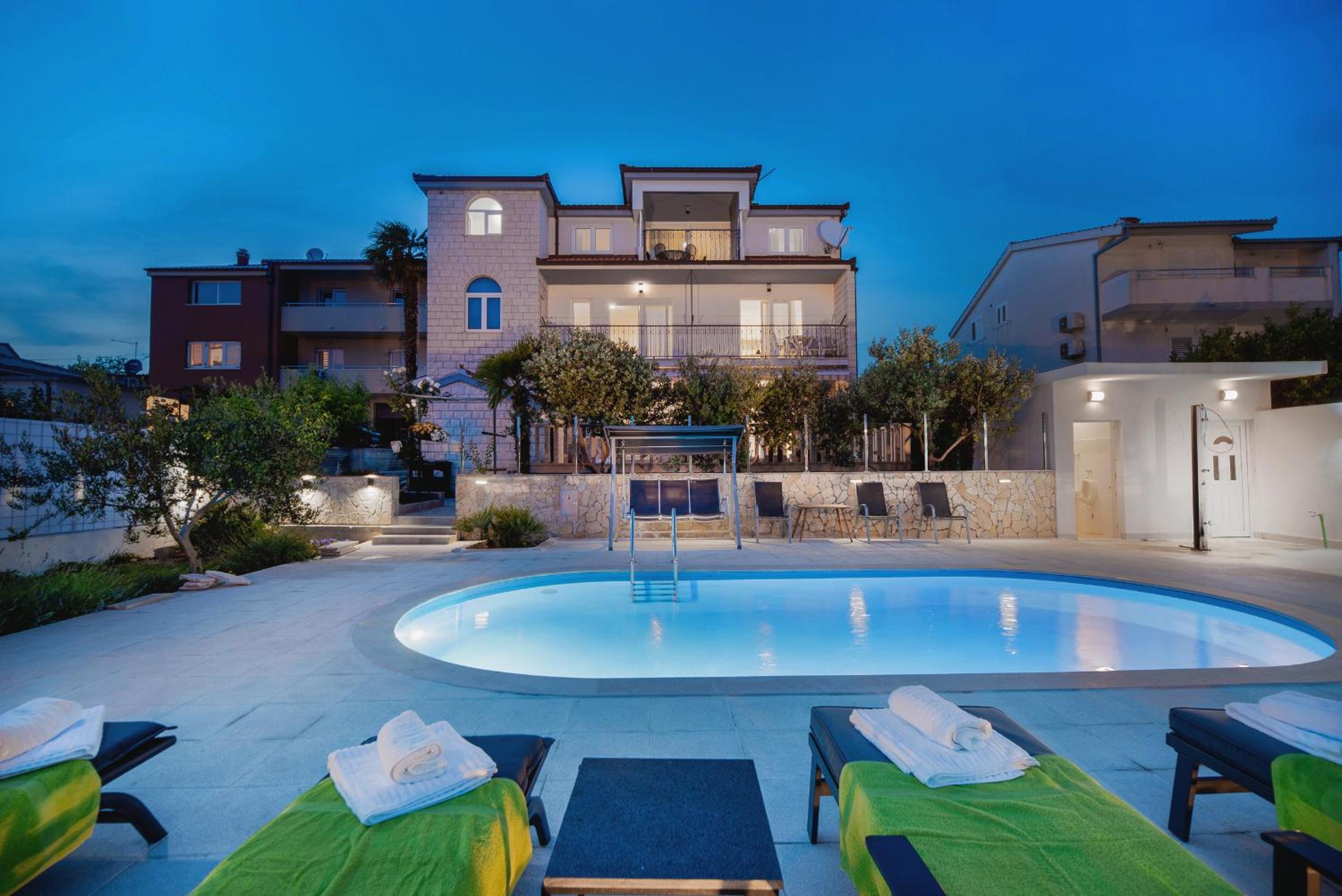 Apartment with Pool View  photo 2