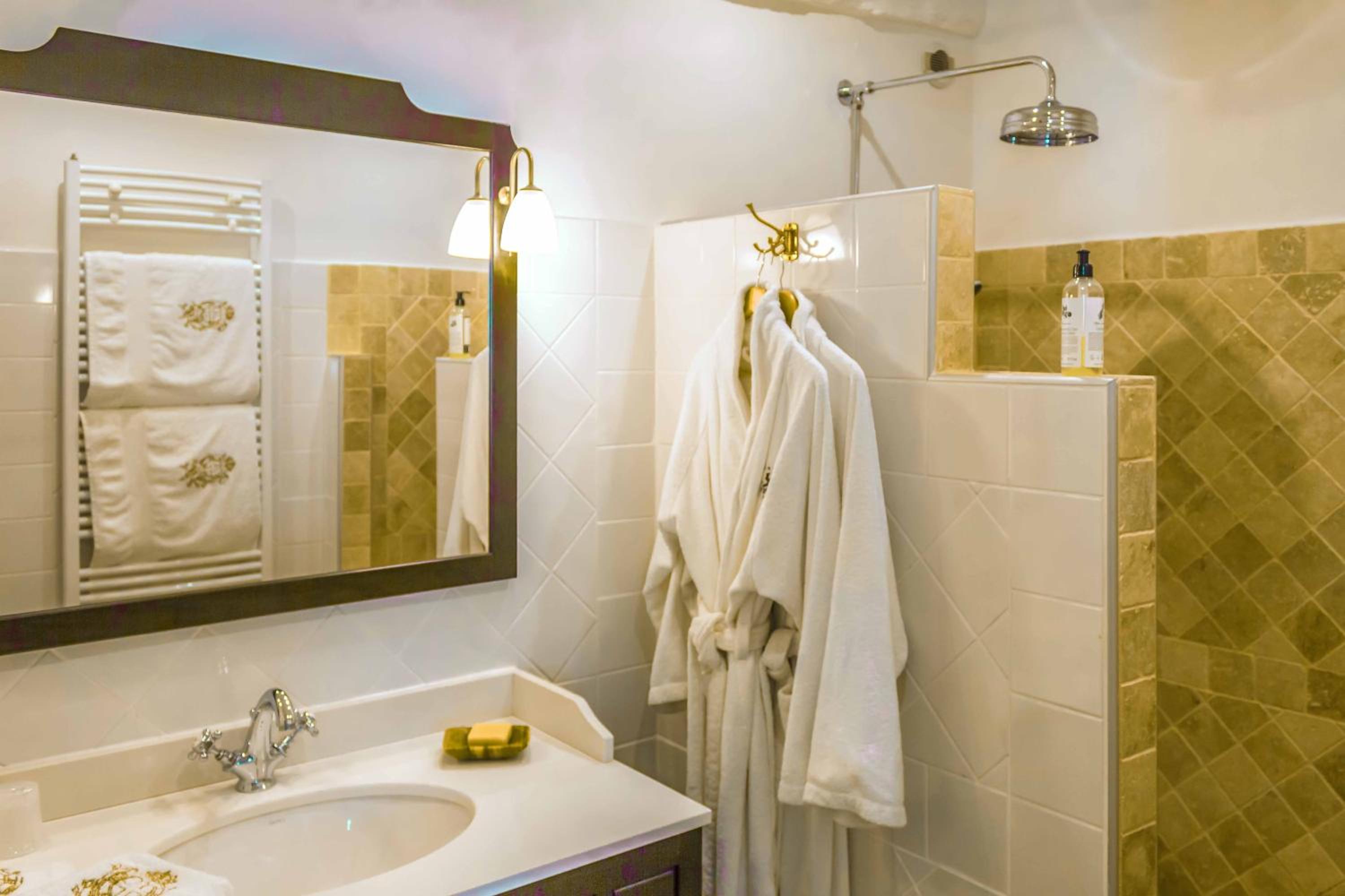 Superior Twin Room - Photo 4