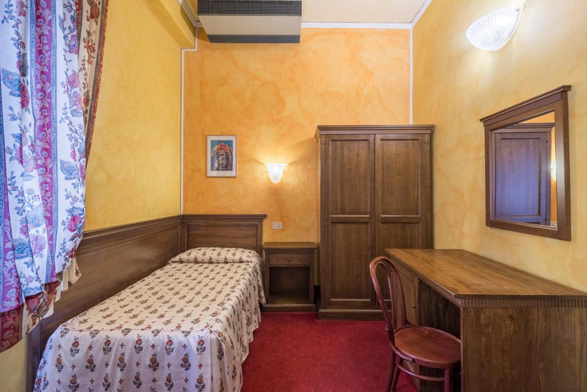 Standard Single Room photo 2
