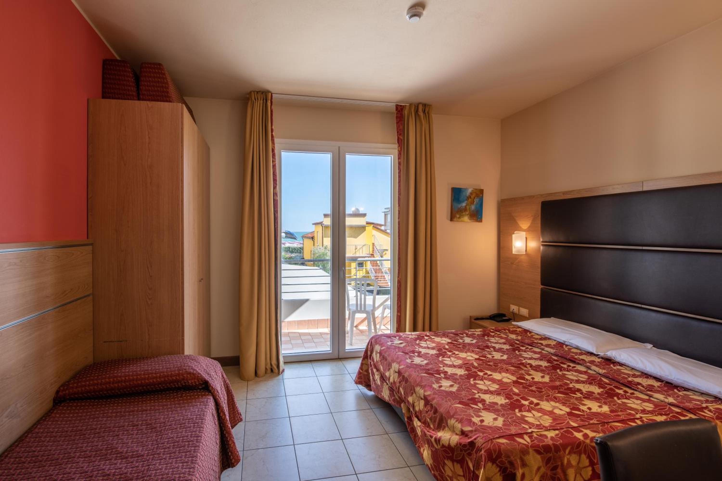 Triple Room with Partial Sea View - Separate Building - Photo 2