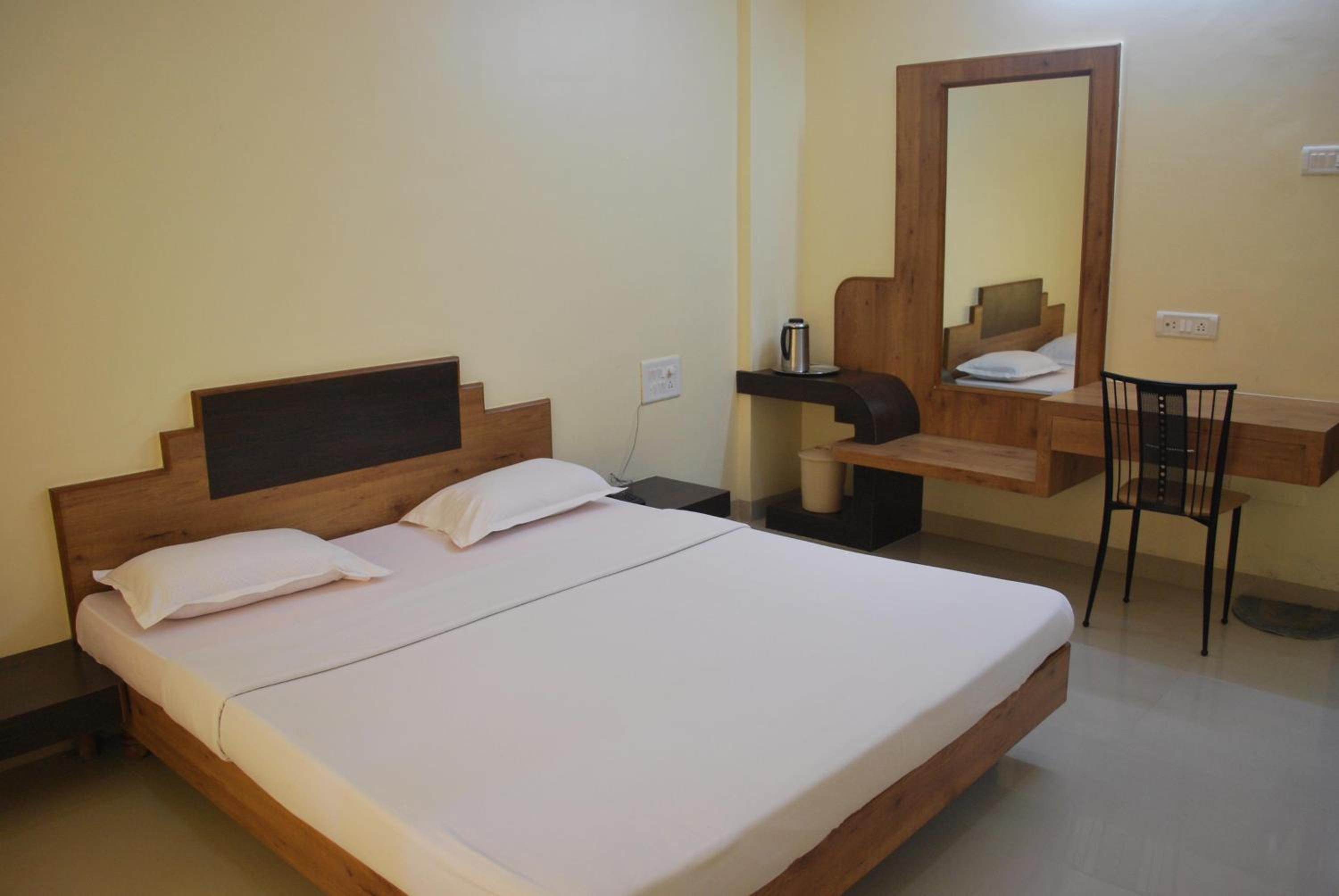 Standard Room Double Bed AC photo 1