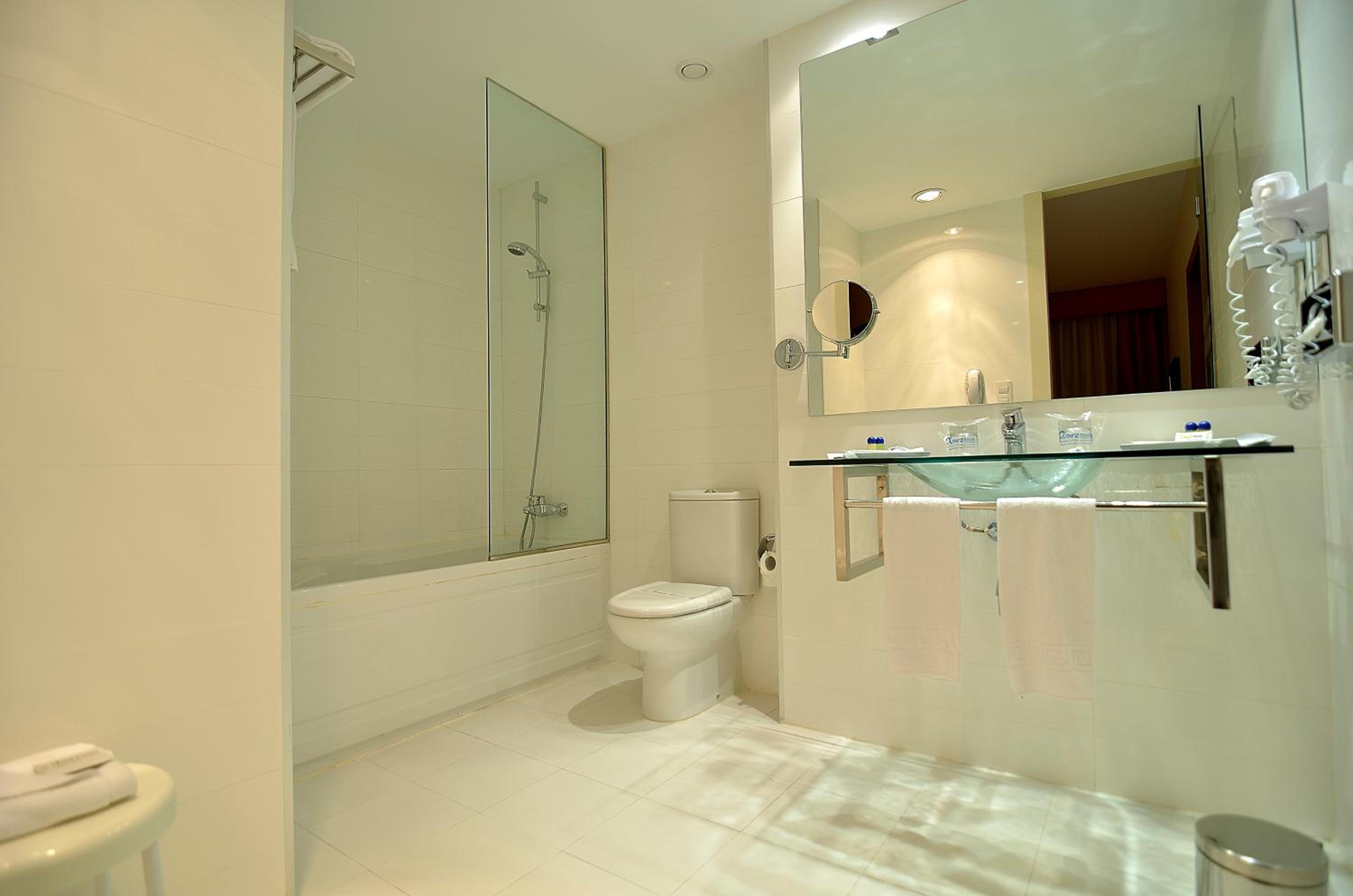 Double or Twin Room - Photo 11