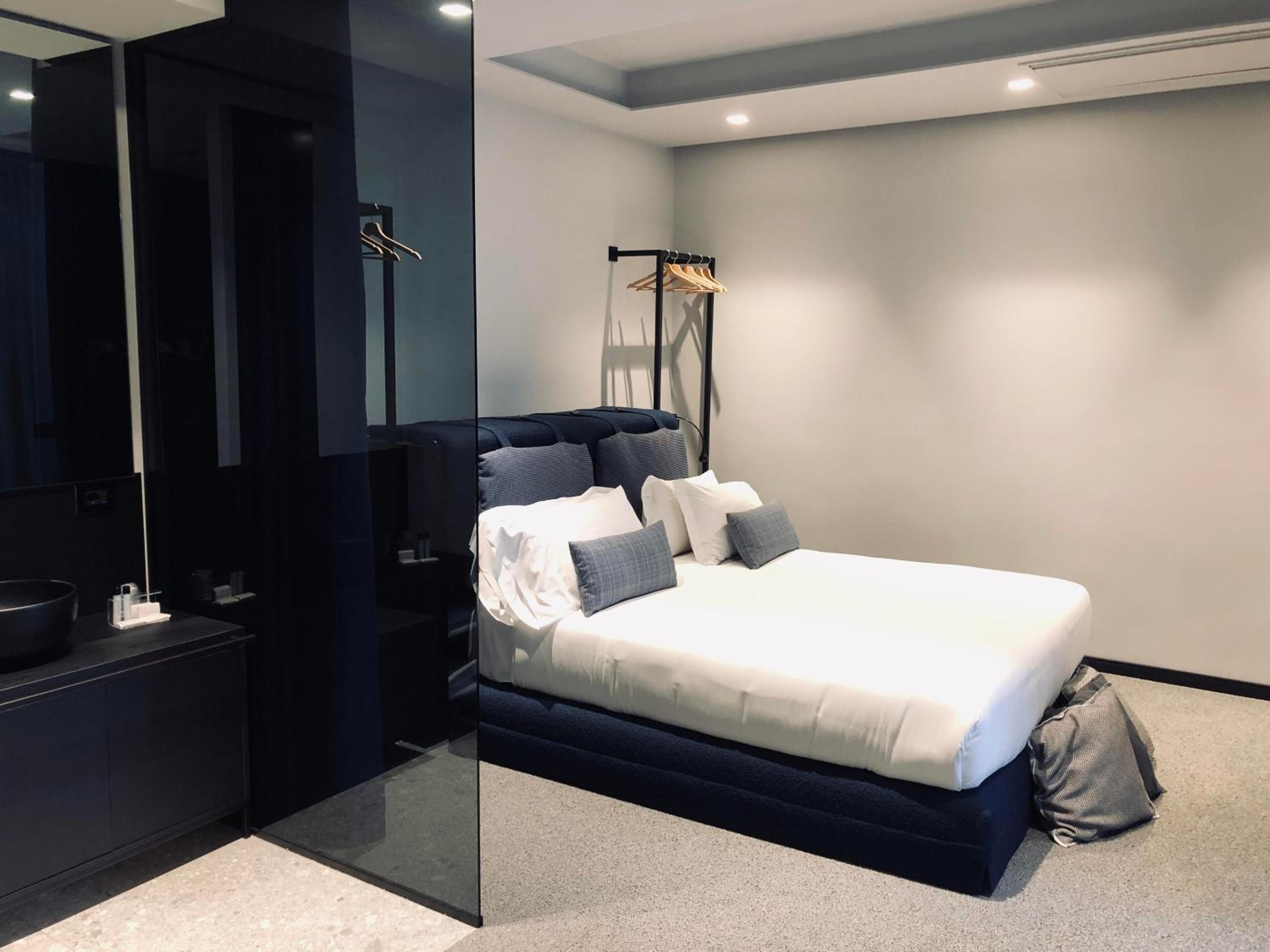 Junior Suite with King and Queen Bed - Terrace - Photo 1