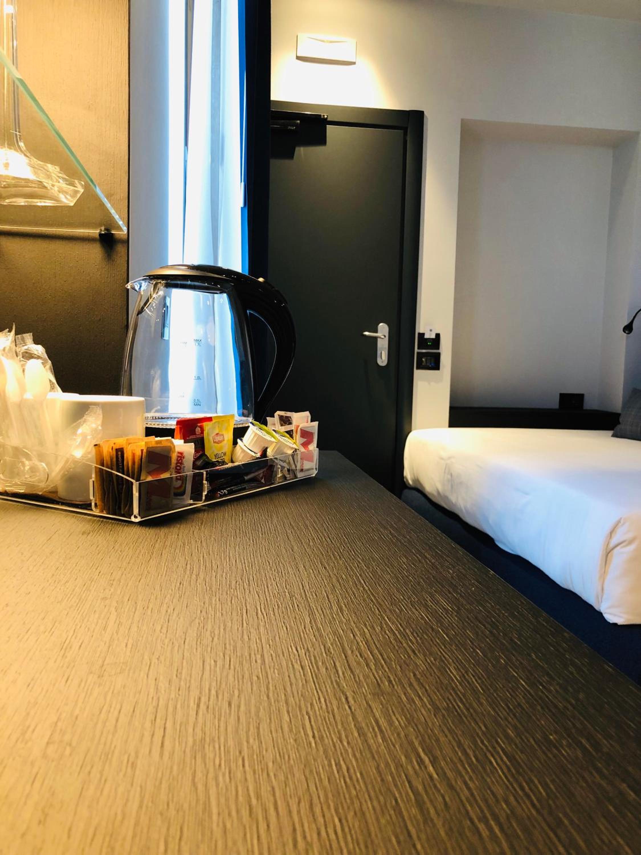 Junior Suite with King and Queen Bed - Terrace - Photo 3