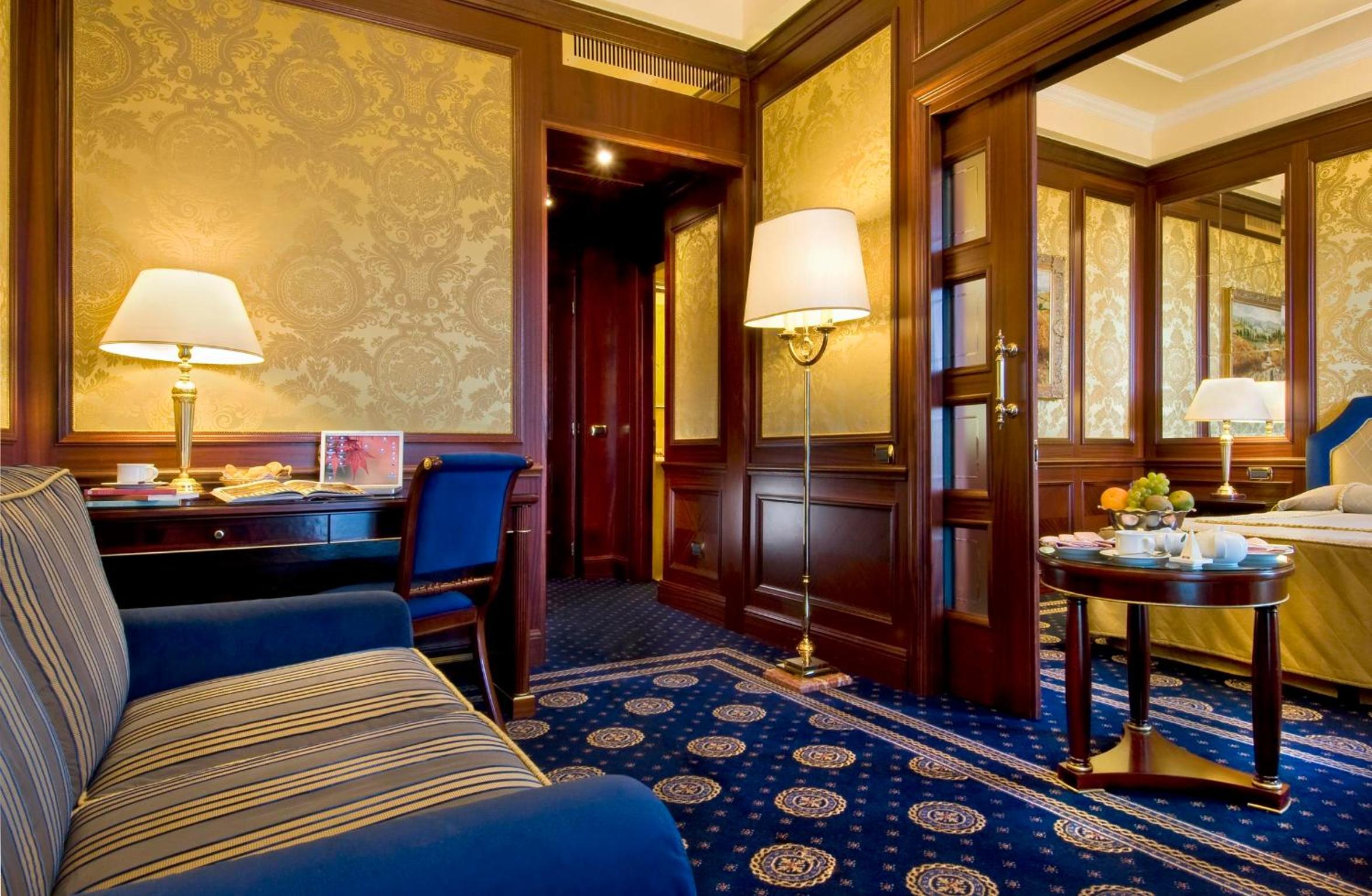 Suite with Lake View - Photo 3