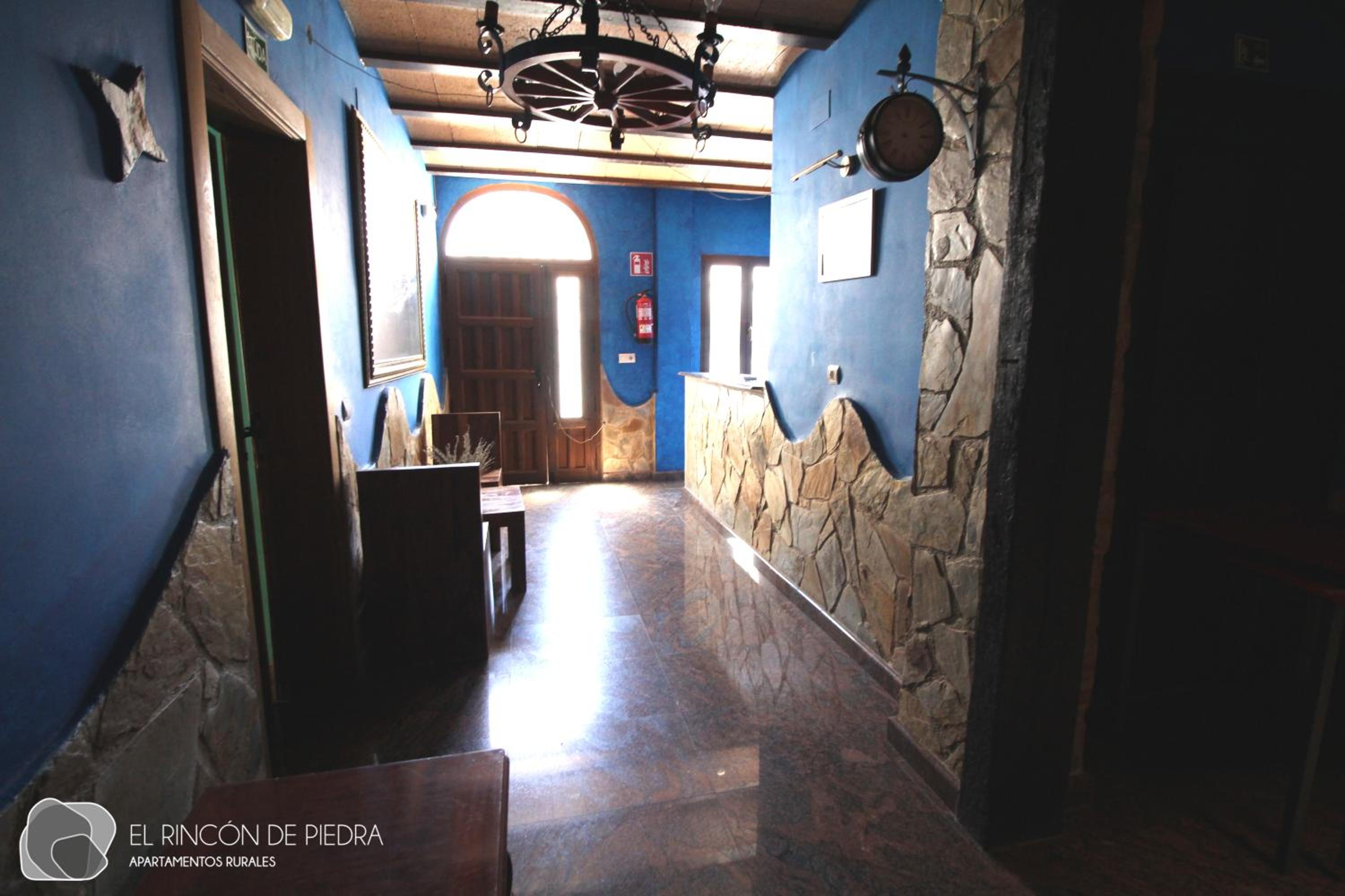 Apartment with Mountain View - Photo 14