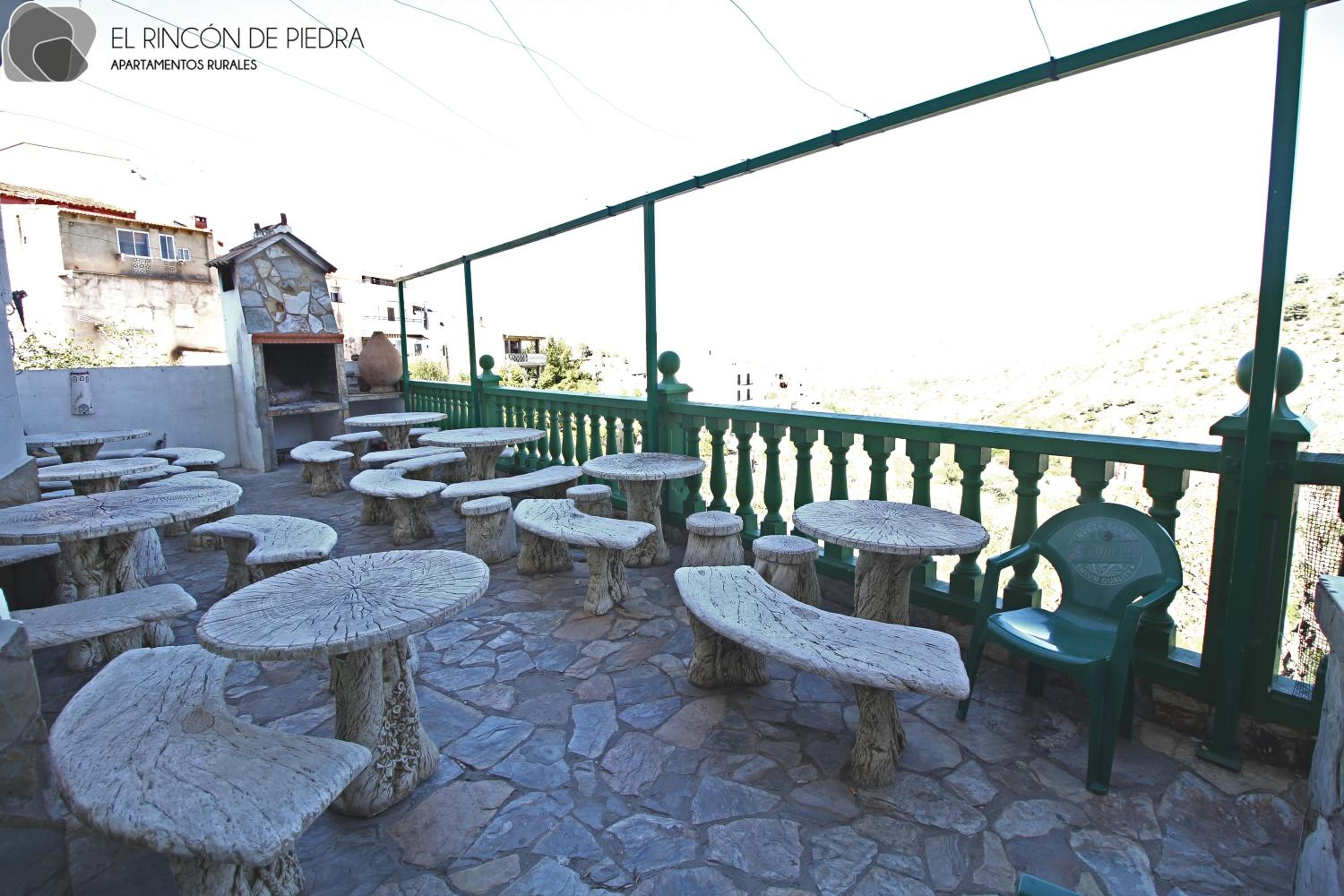 Apartment with Mountain View - Photo 8