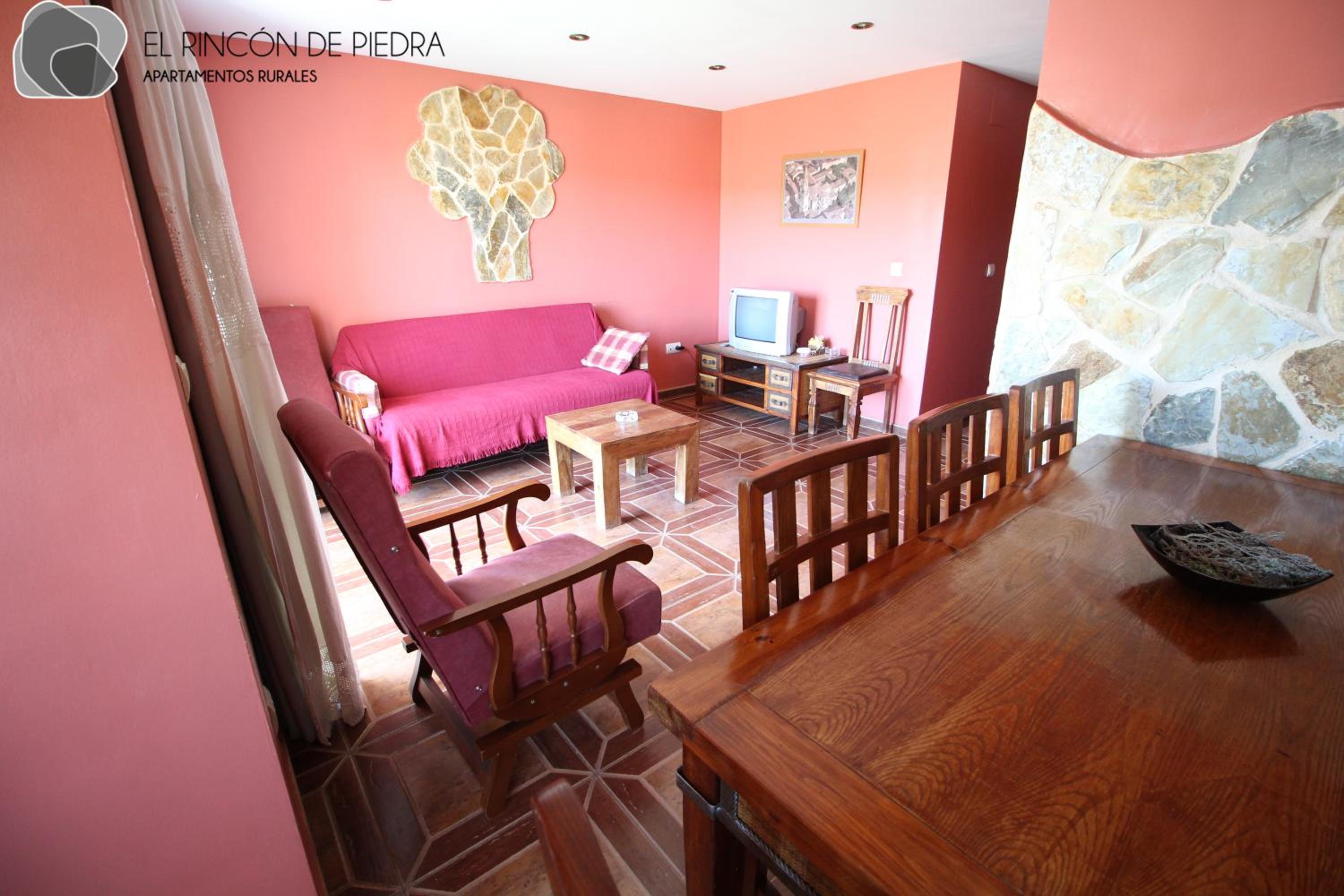Apartment with Mountain View - Photo 9