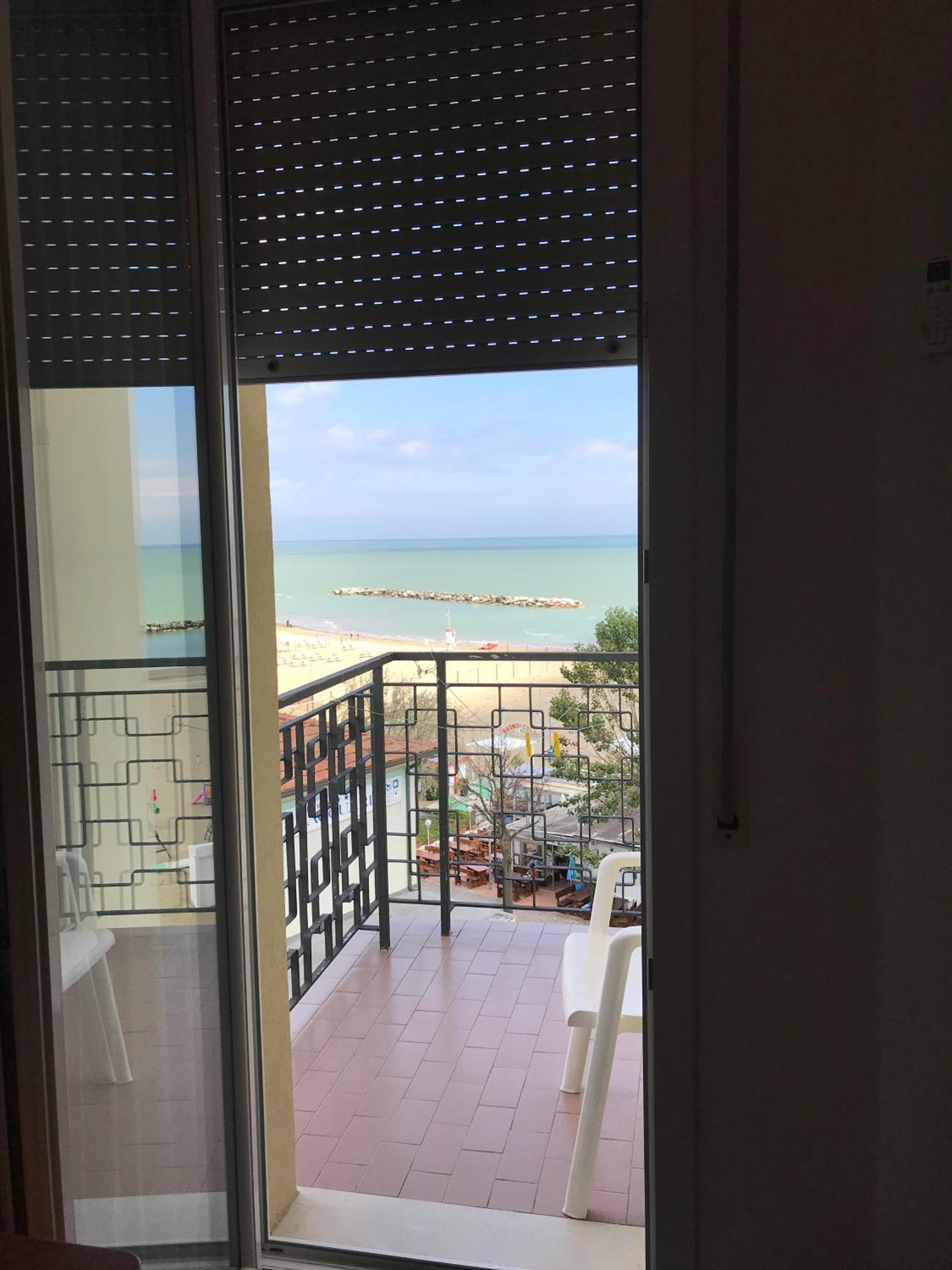 Sextuple Room with Side Sea View photo 2