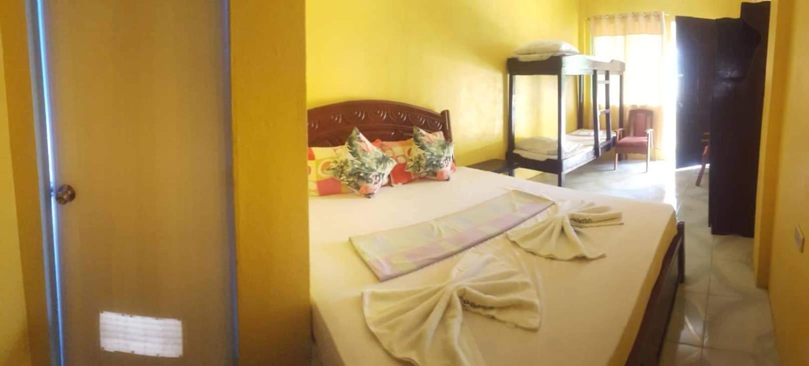 Queen Room with Balcony - Photo 2