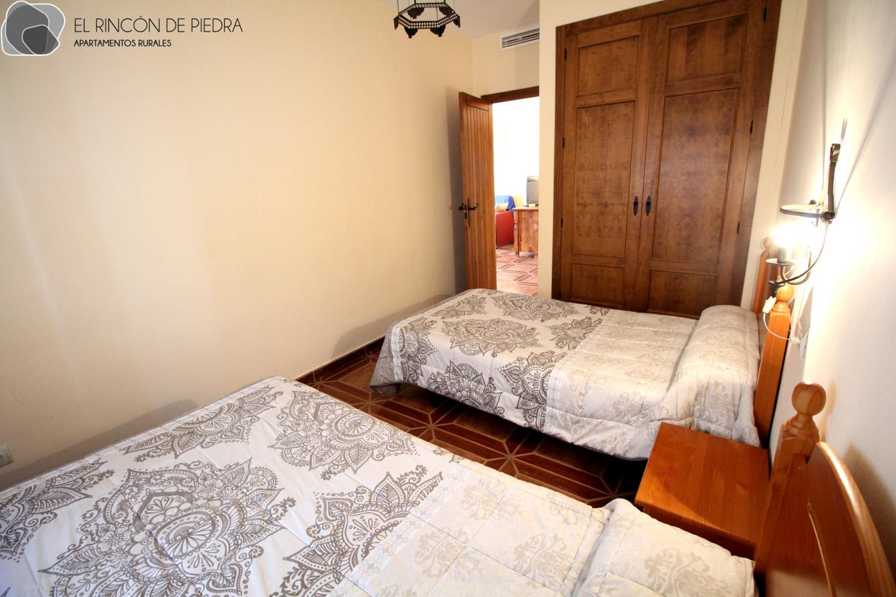 Apartment with Balcony - Photo 7