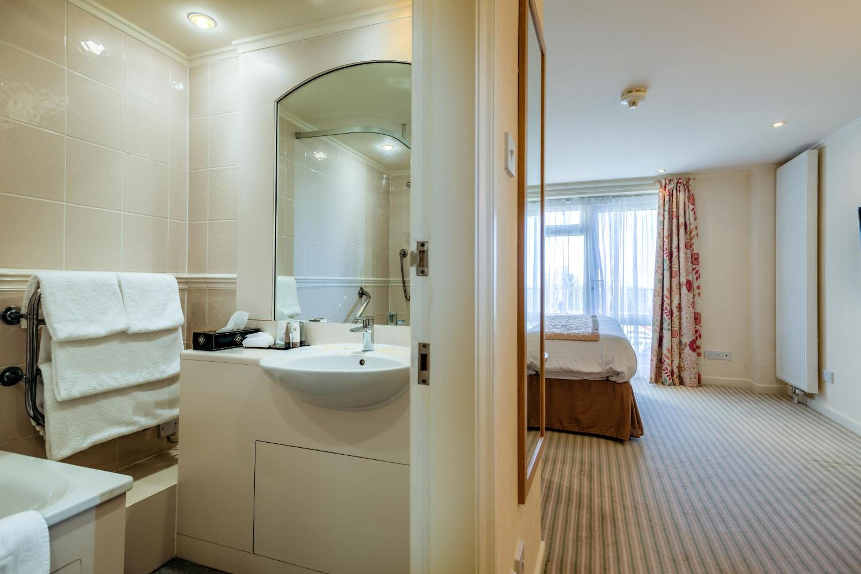 Double Room with Balcony - Photo 4