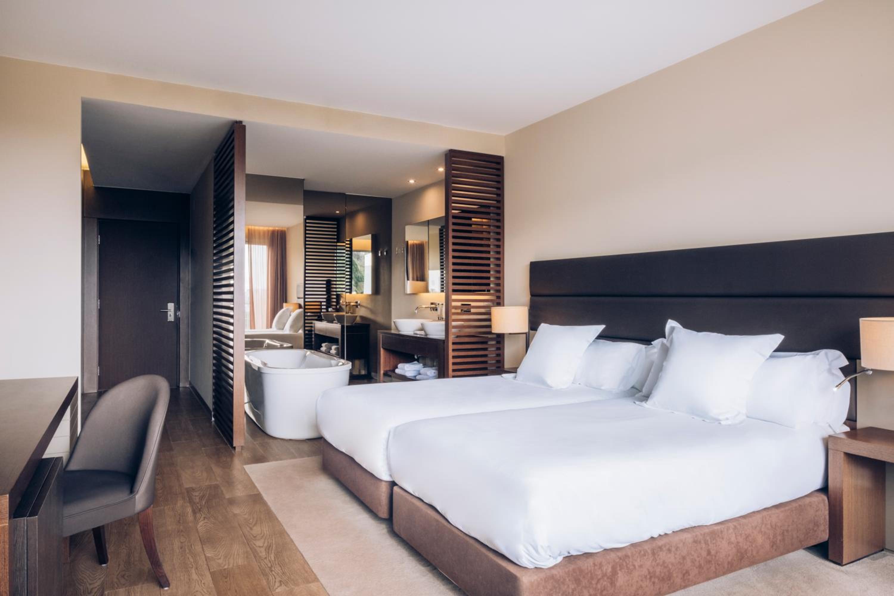 Double or Twin Room with Side Sea View - Photo 1