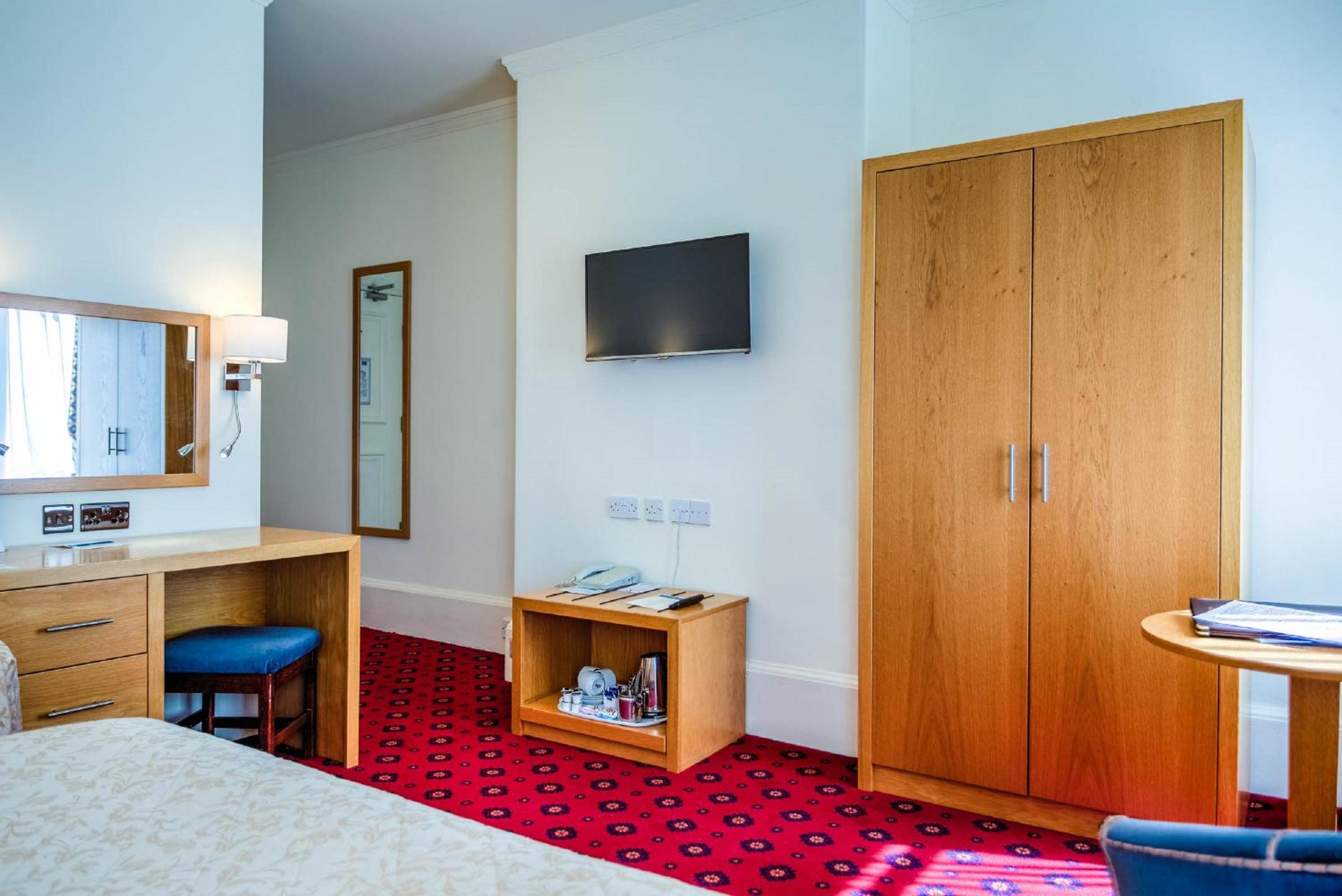 Twin or Family Room  - Photo 3