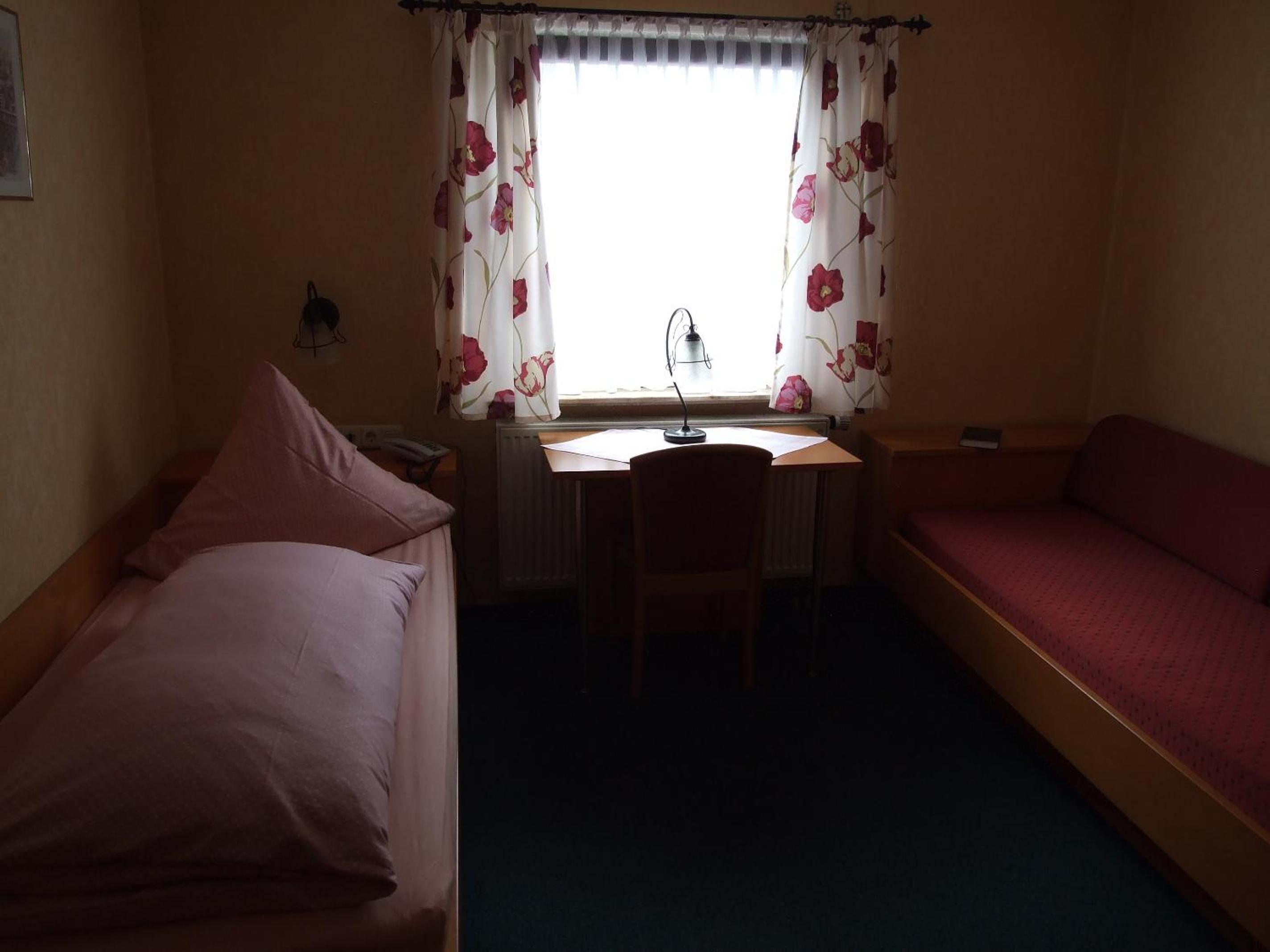 Single Room photo 3