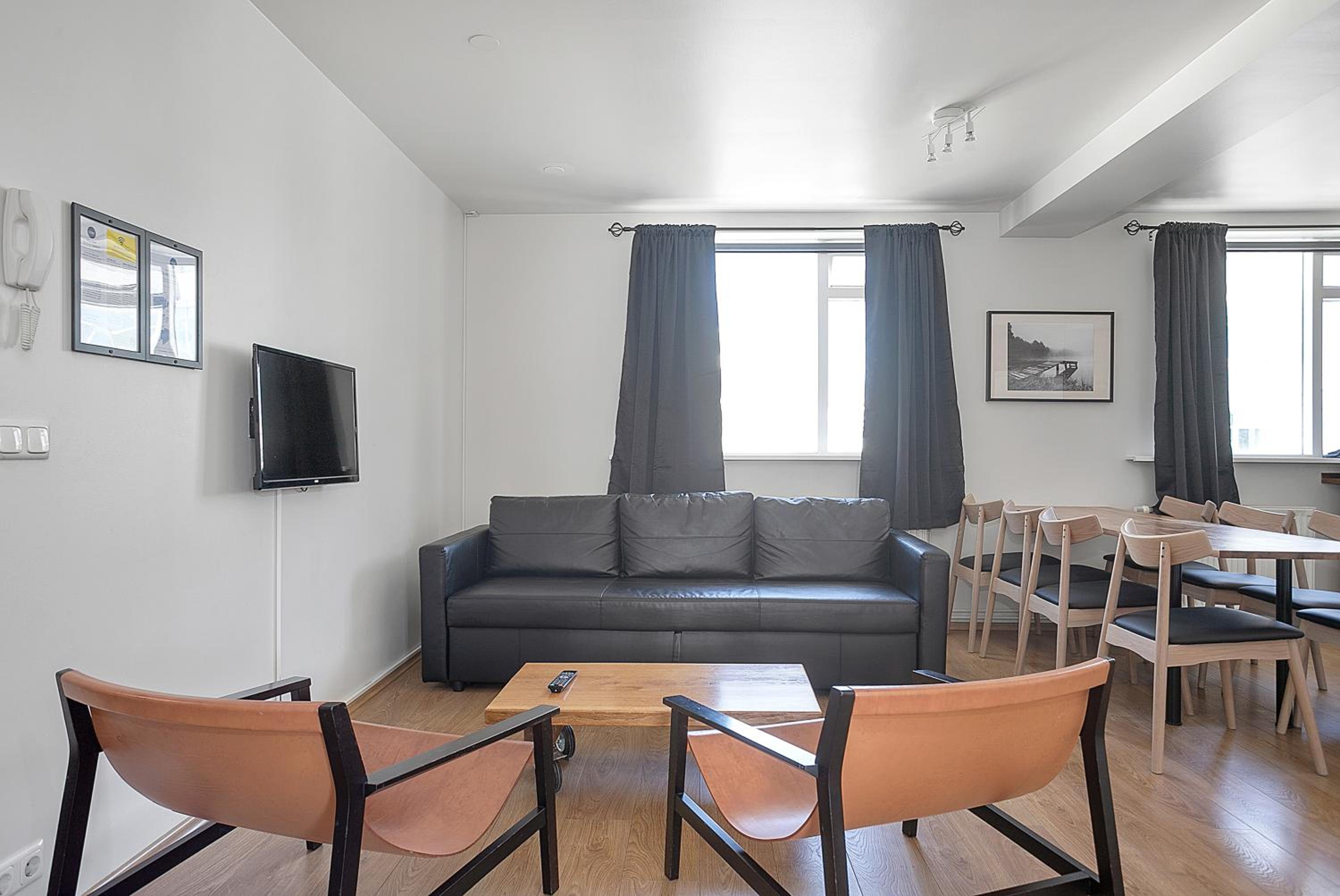 Three-Bedroom Apartment - Photo 3