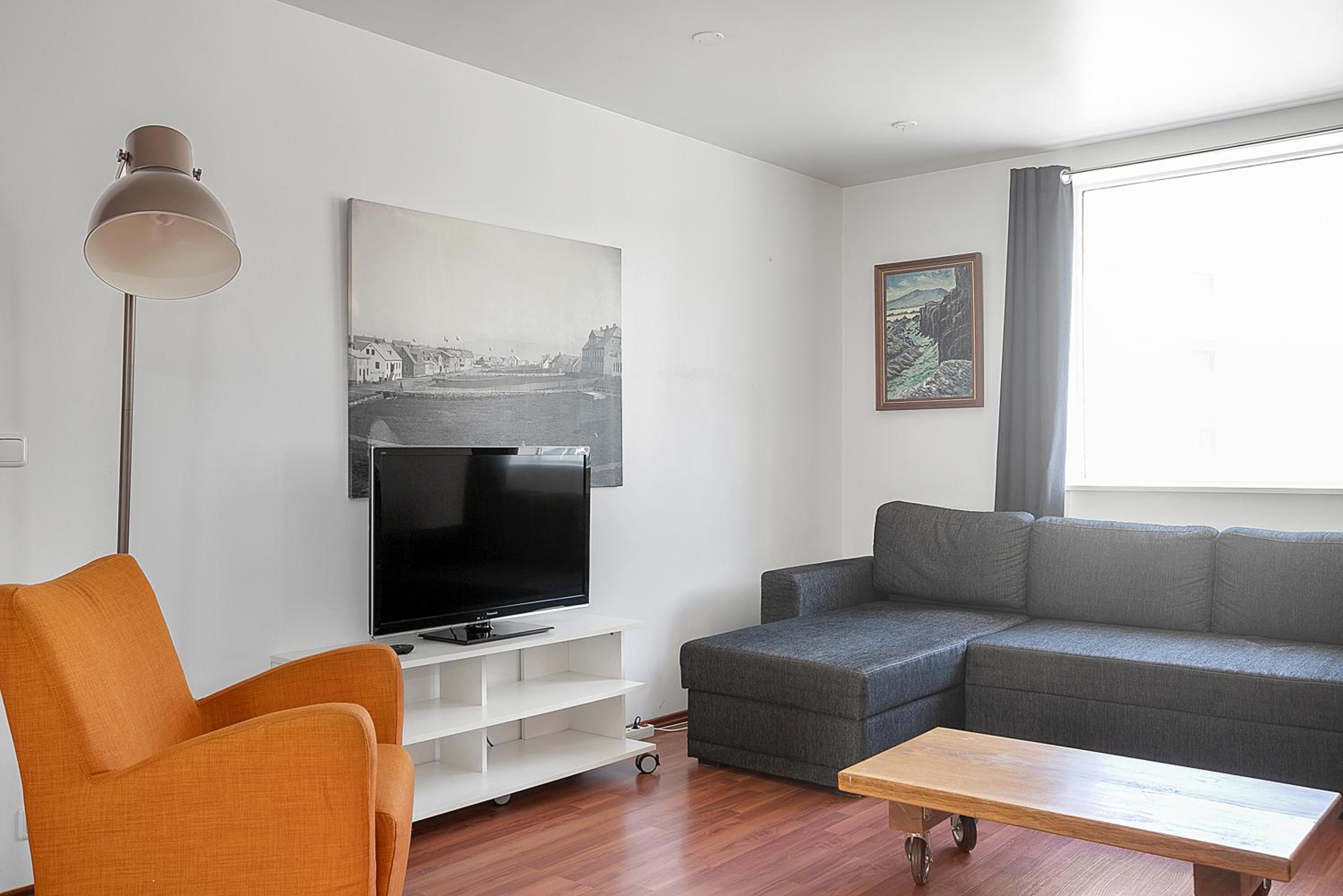 Three-Bedroom Apartment - Photo 4