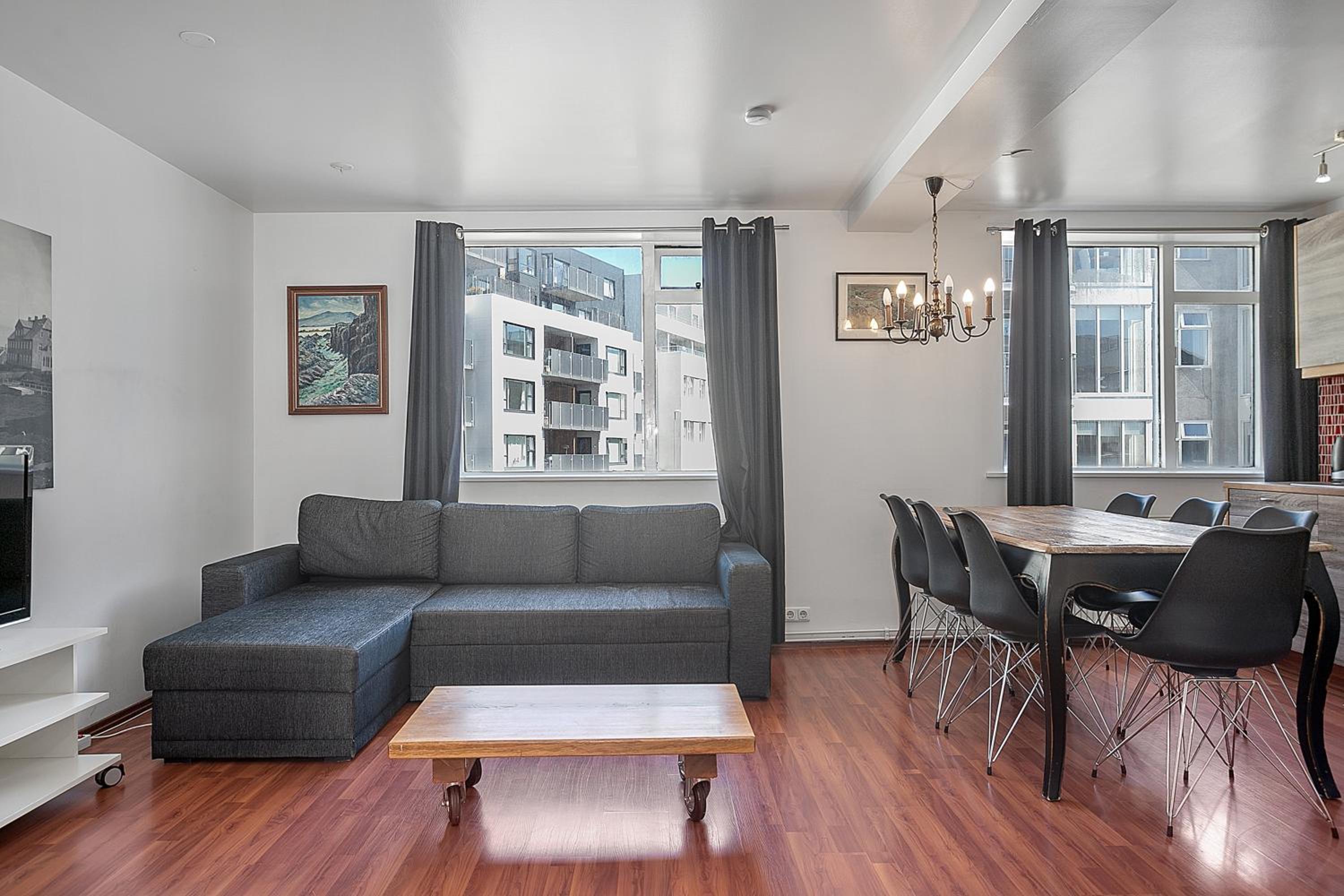 Three-Bedroom Apartment - Photo 7