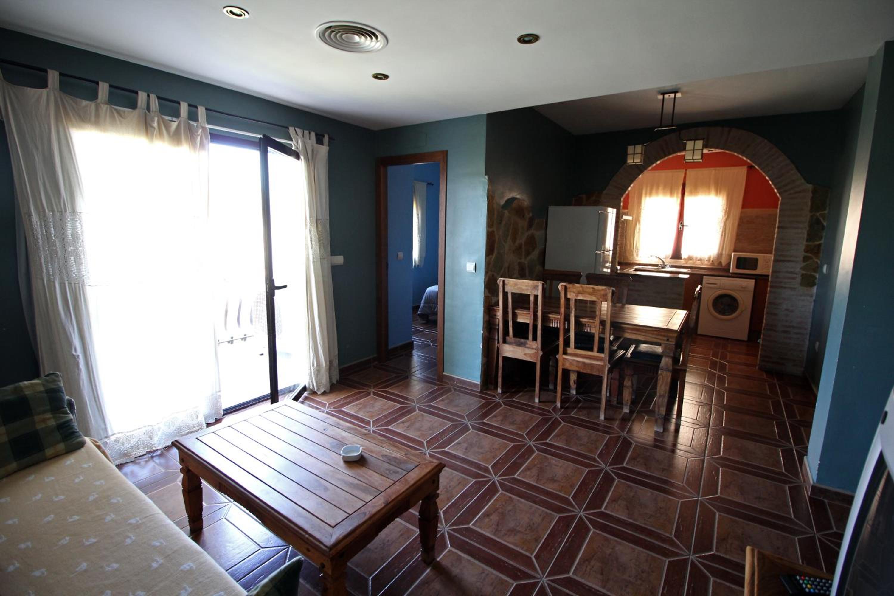 Apartment with Mountain View - Photo 6