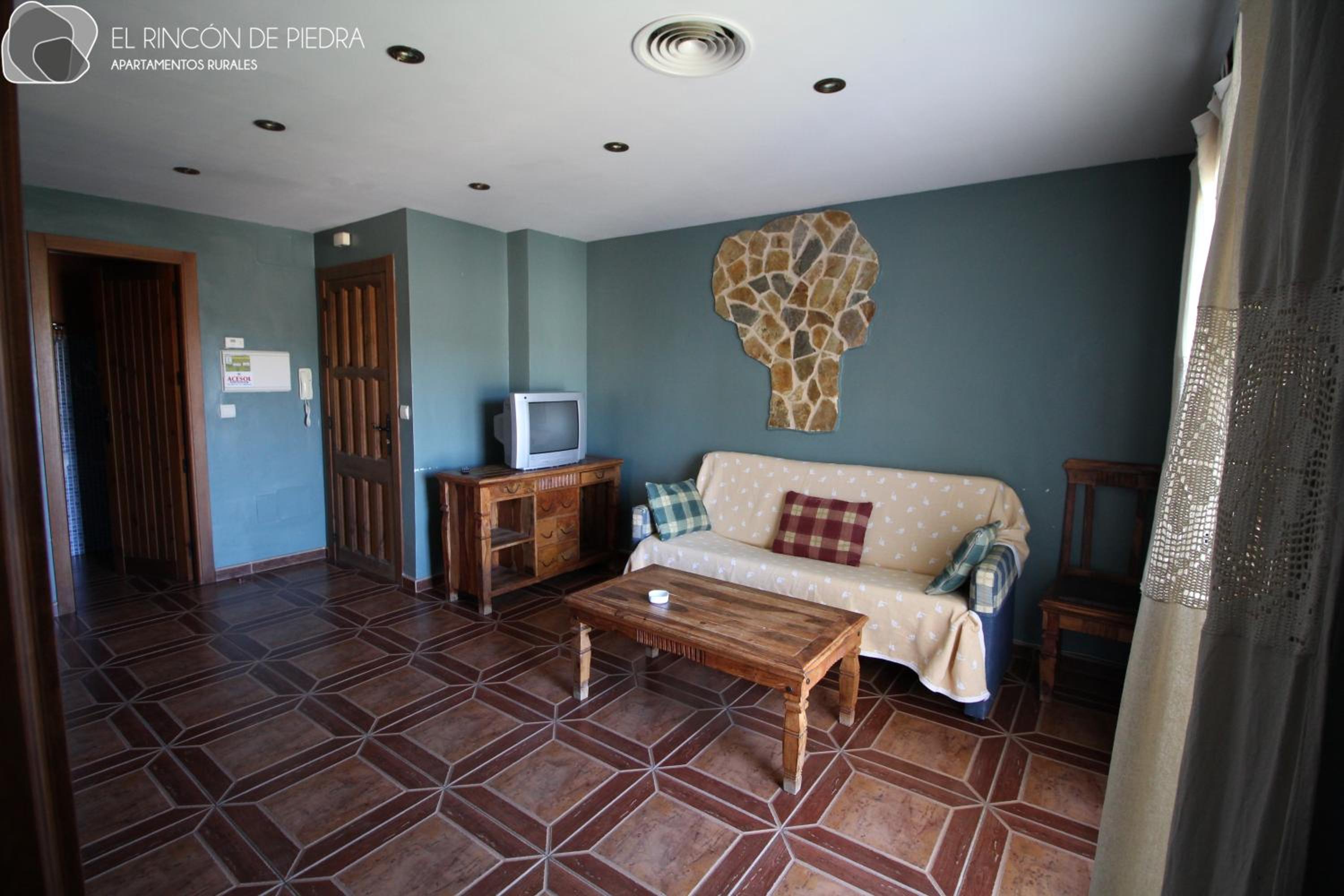 Apartment with Mountain View - Photo 13